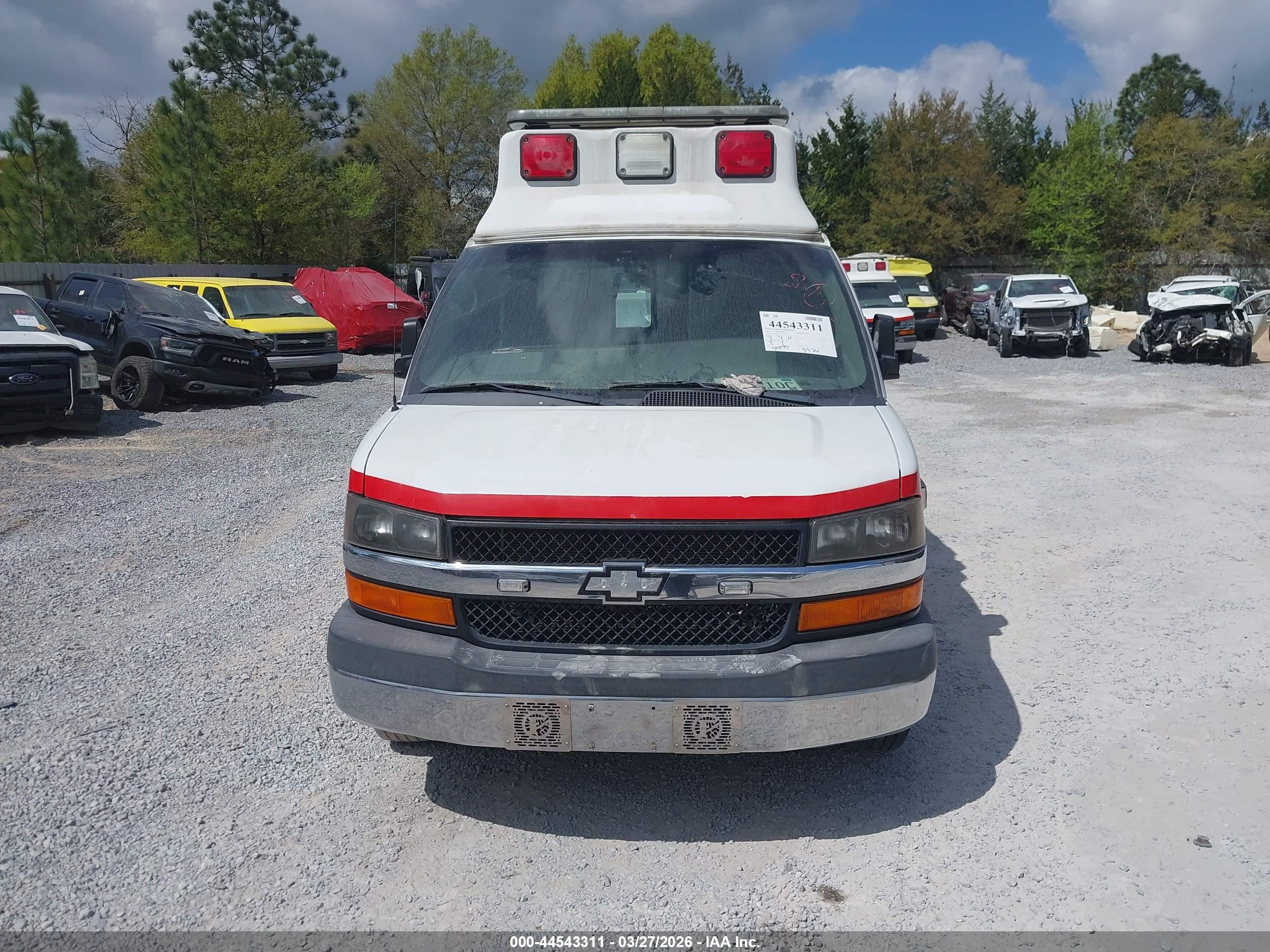 CHEVROLET EXPRESS image 6