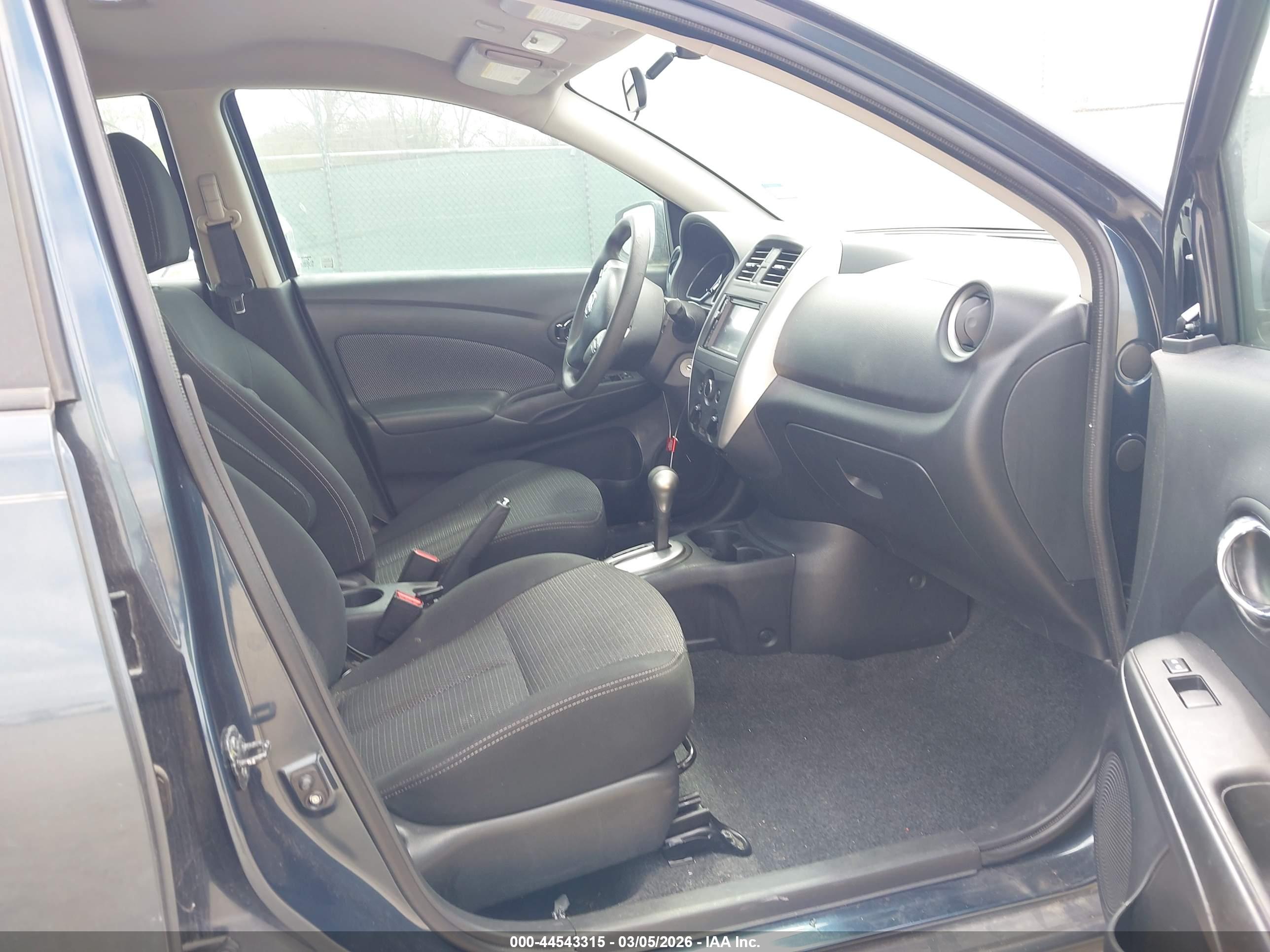 NISSAN VERSA image 5