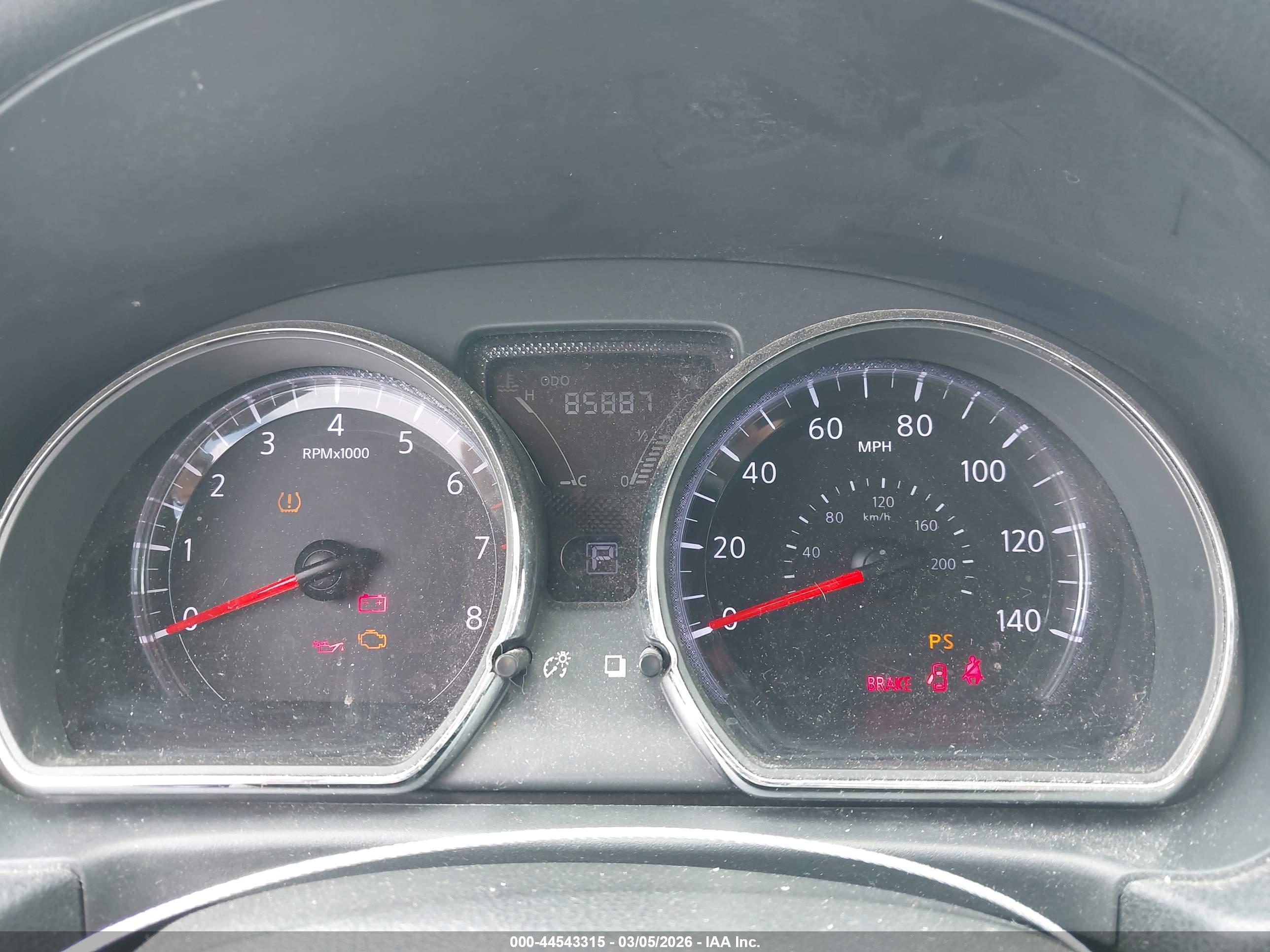 NISSAN VERSA image 7