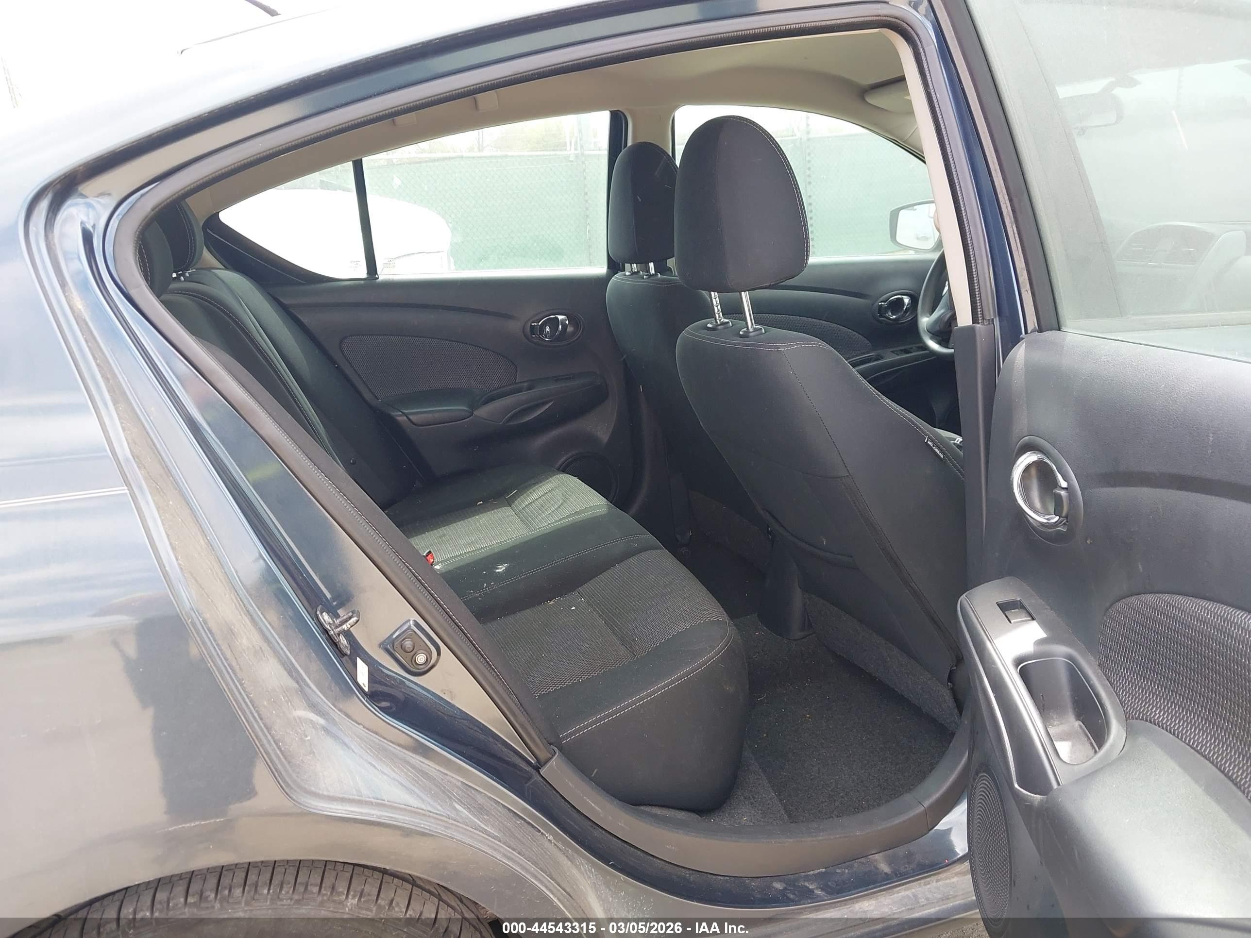 NISSAN VERSA image 8