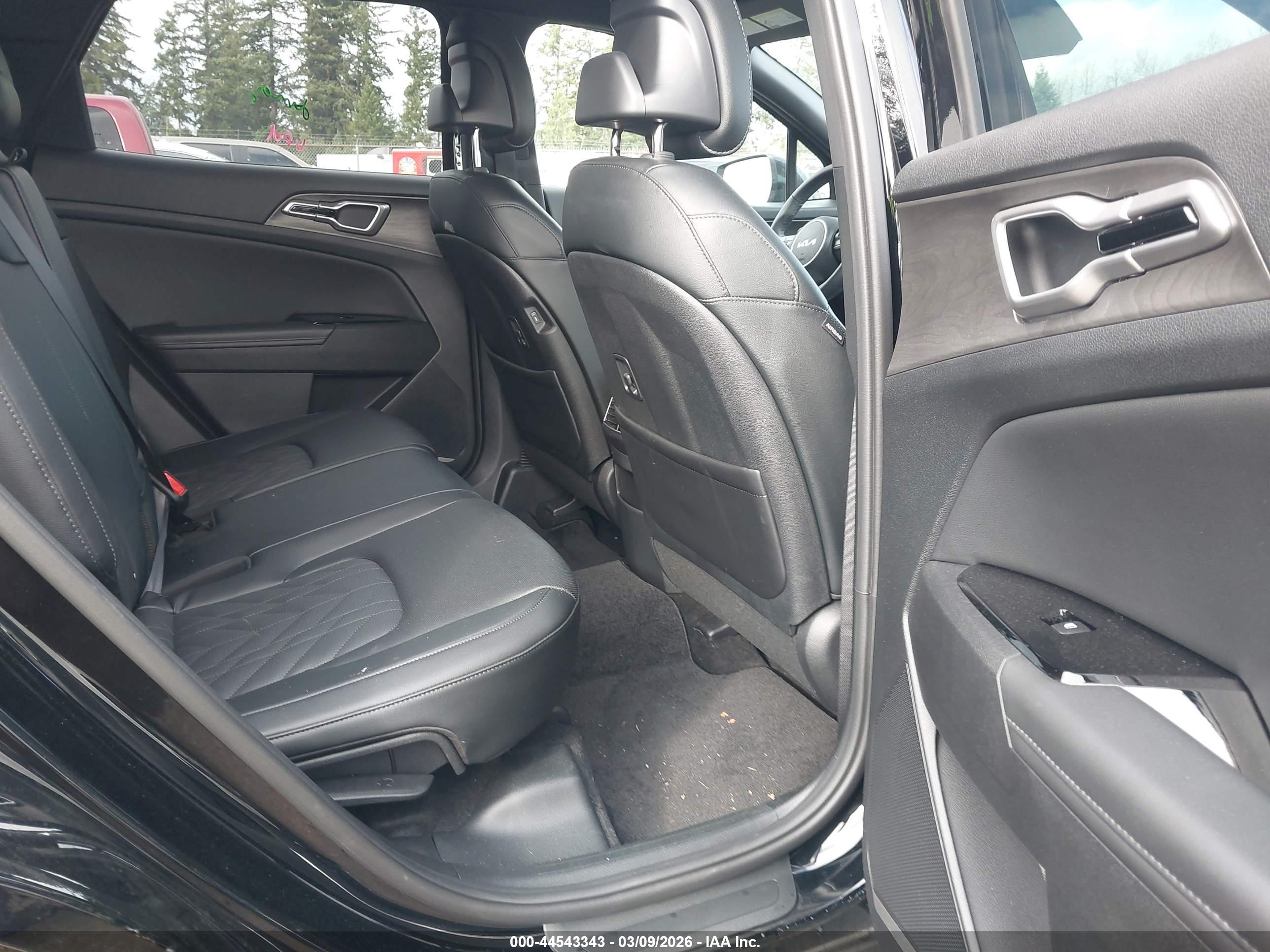 KIA SPORTAGE image 8
