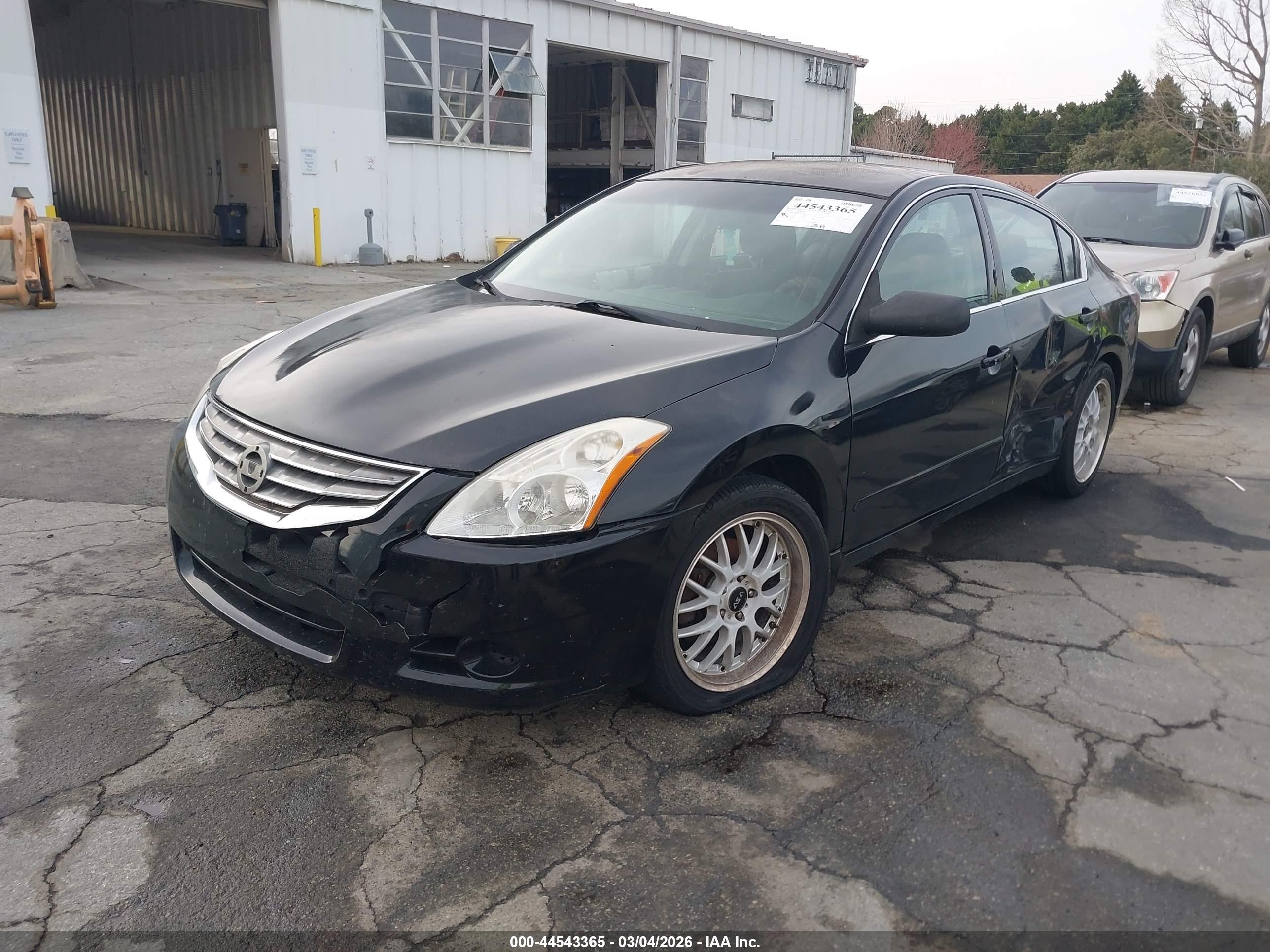NISSAN ALTIMA image 2