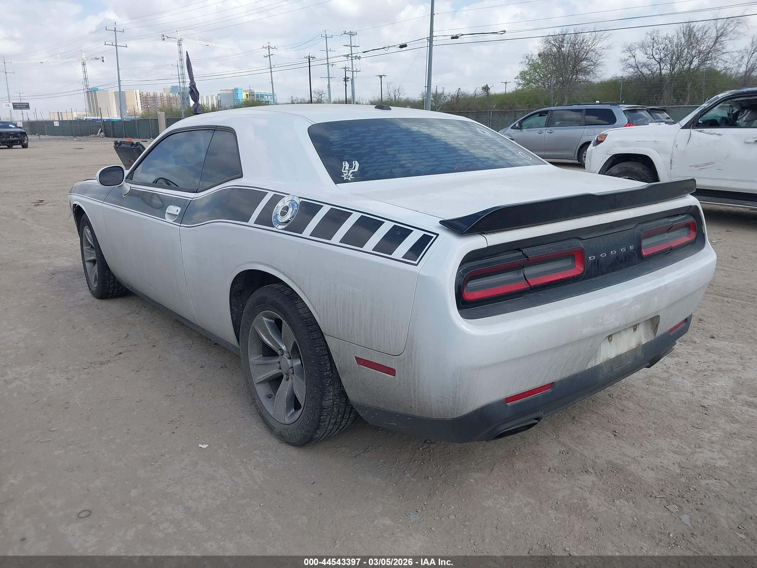 DODGE CHALLENGER image 3