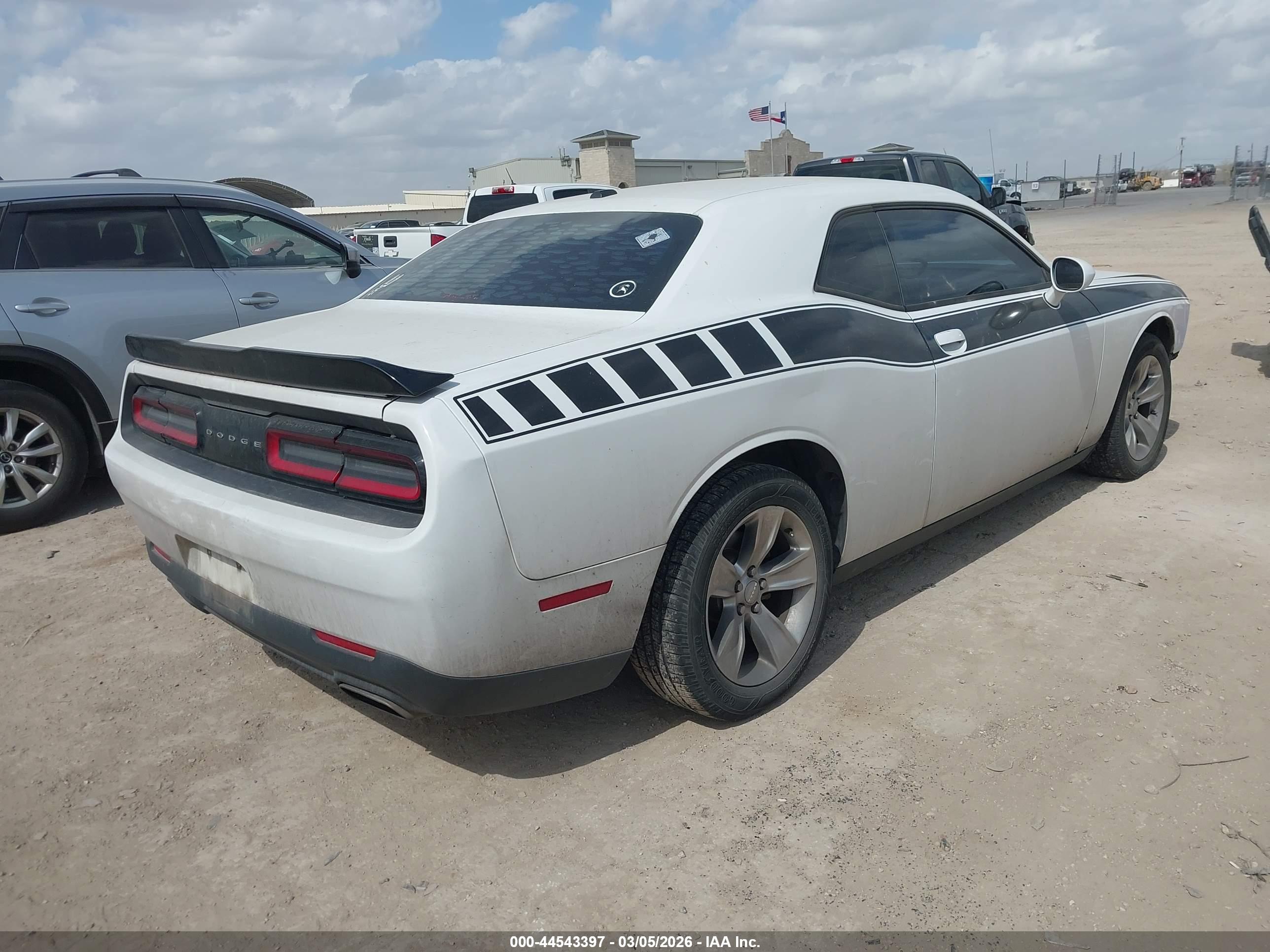 DODGE CHALLENGER image 4