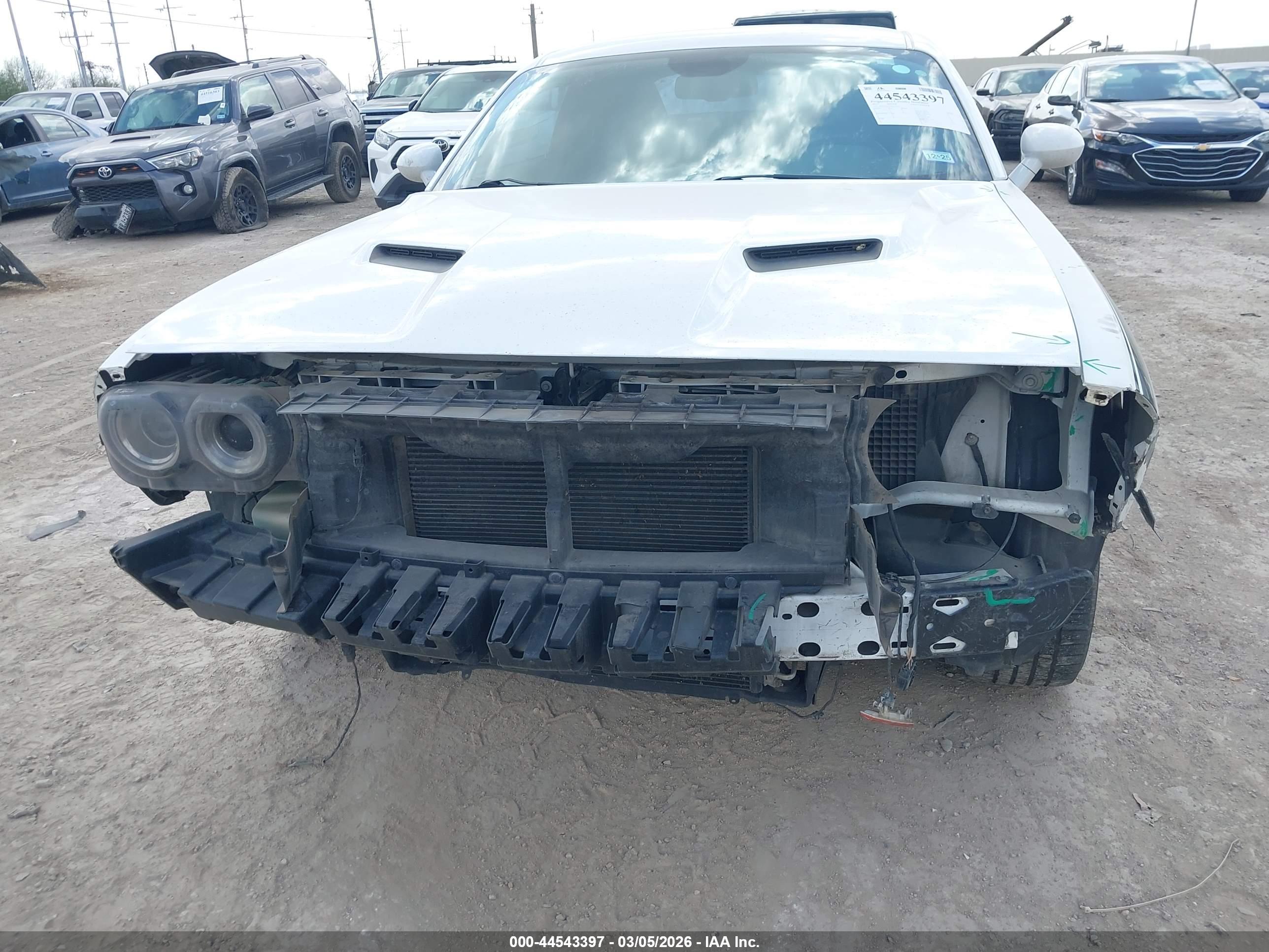 DODGE CHALLENGER image 6