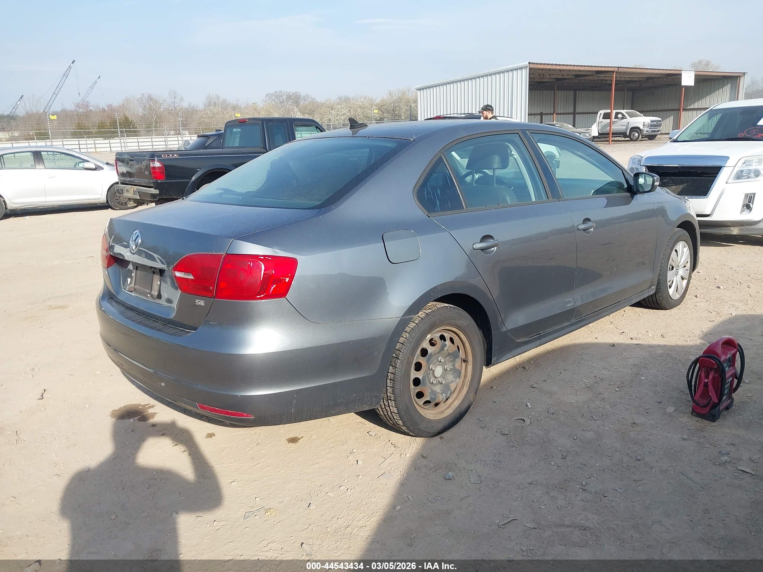 VOLKSWAGEN JETTA image 4