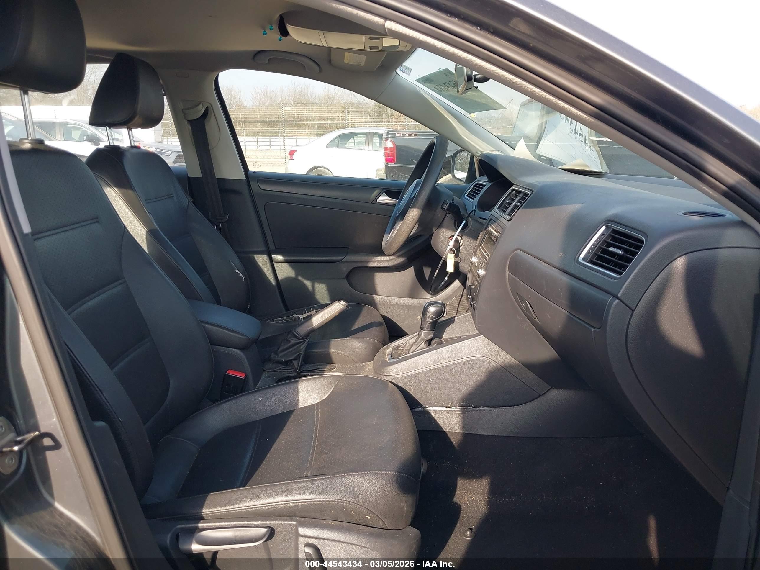 VOLKSWAGEN JETTA image 5