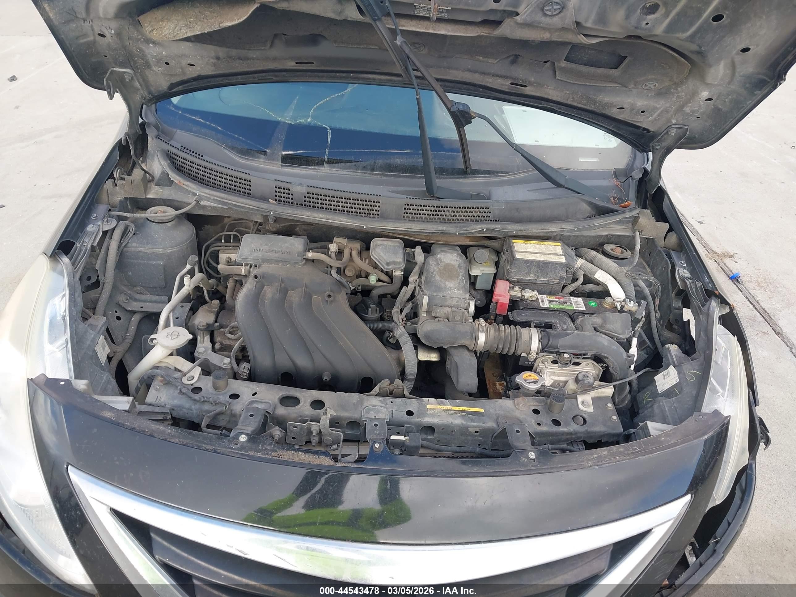 NISSAN VERSA image 10