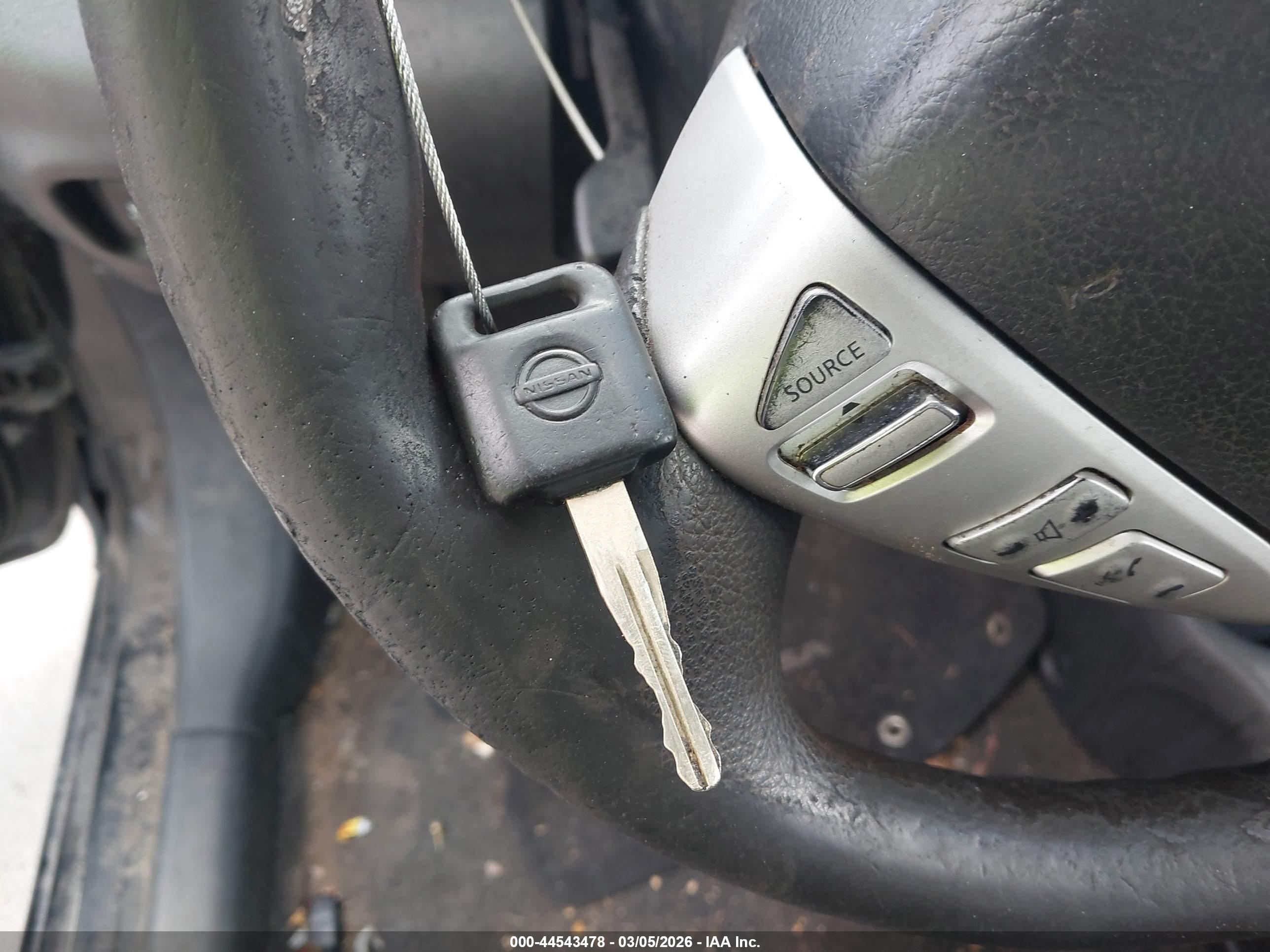 NISSAN VERSA image 11
