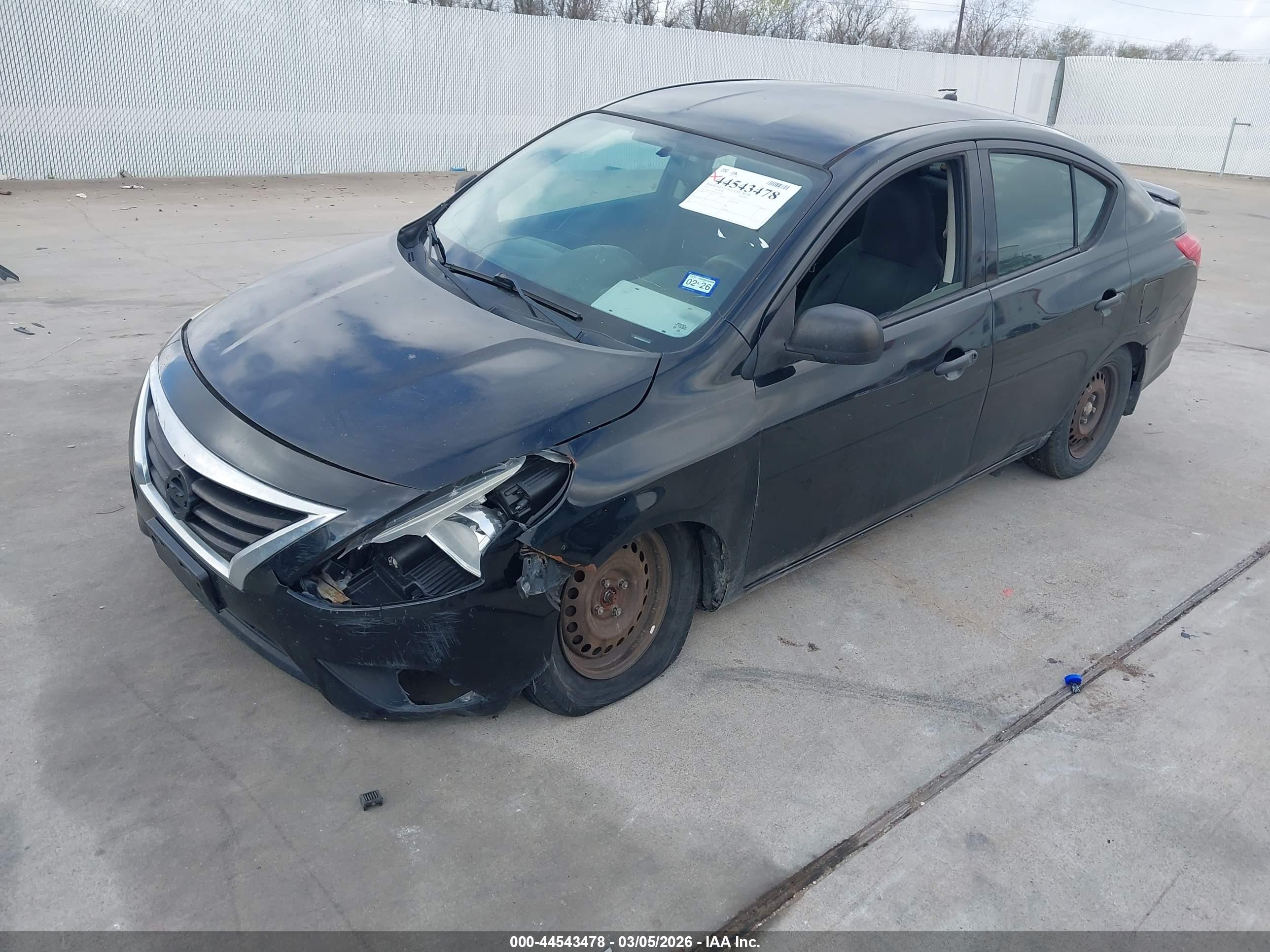 NISSAN VERSA image 2