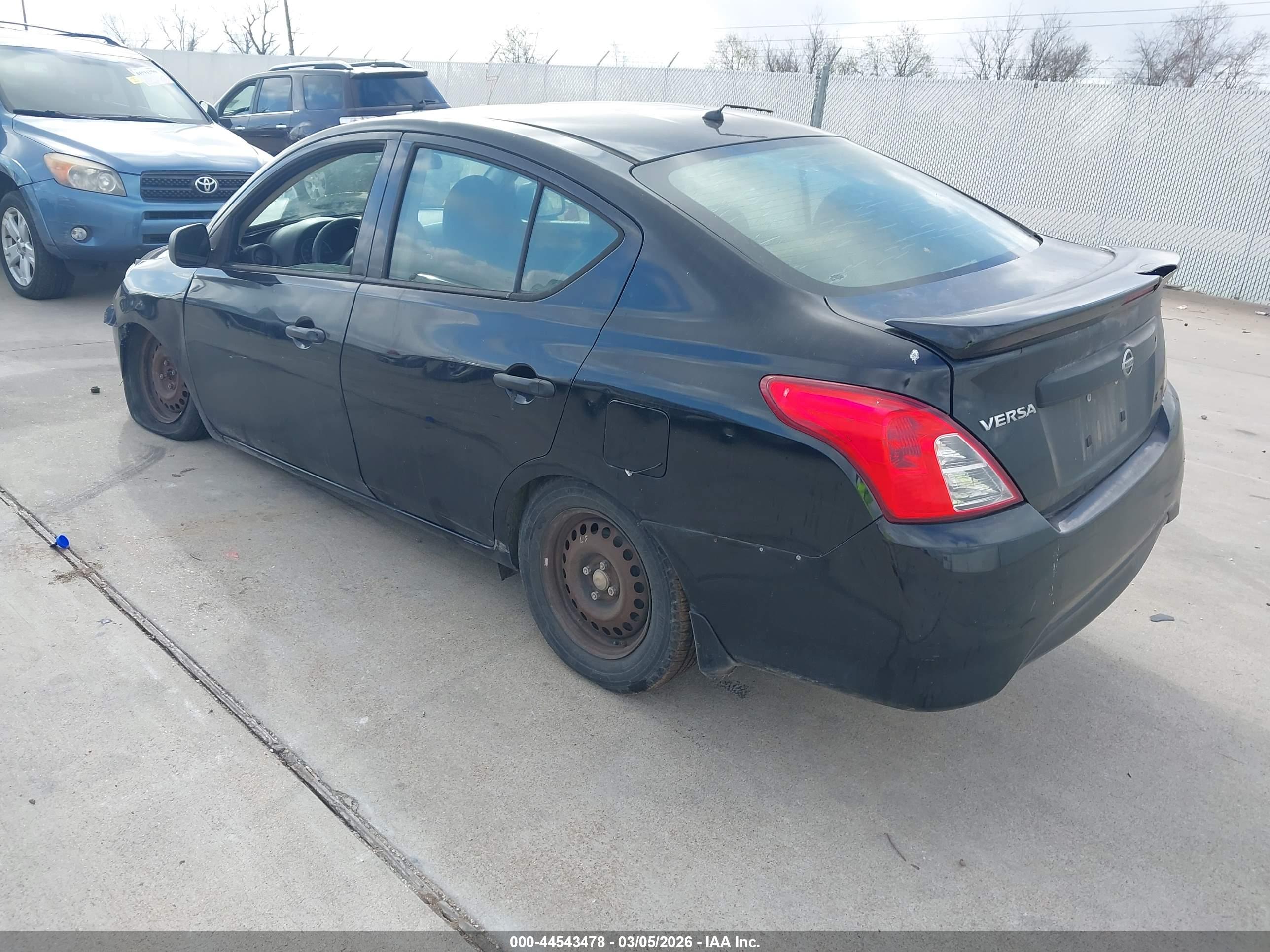 NISSAN VERSA image 3
