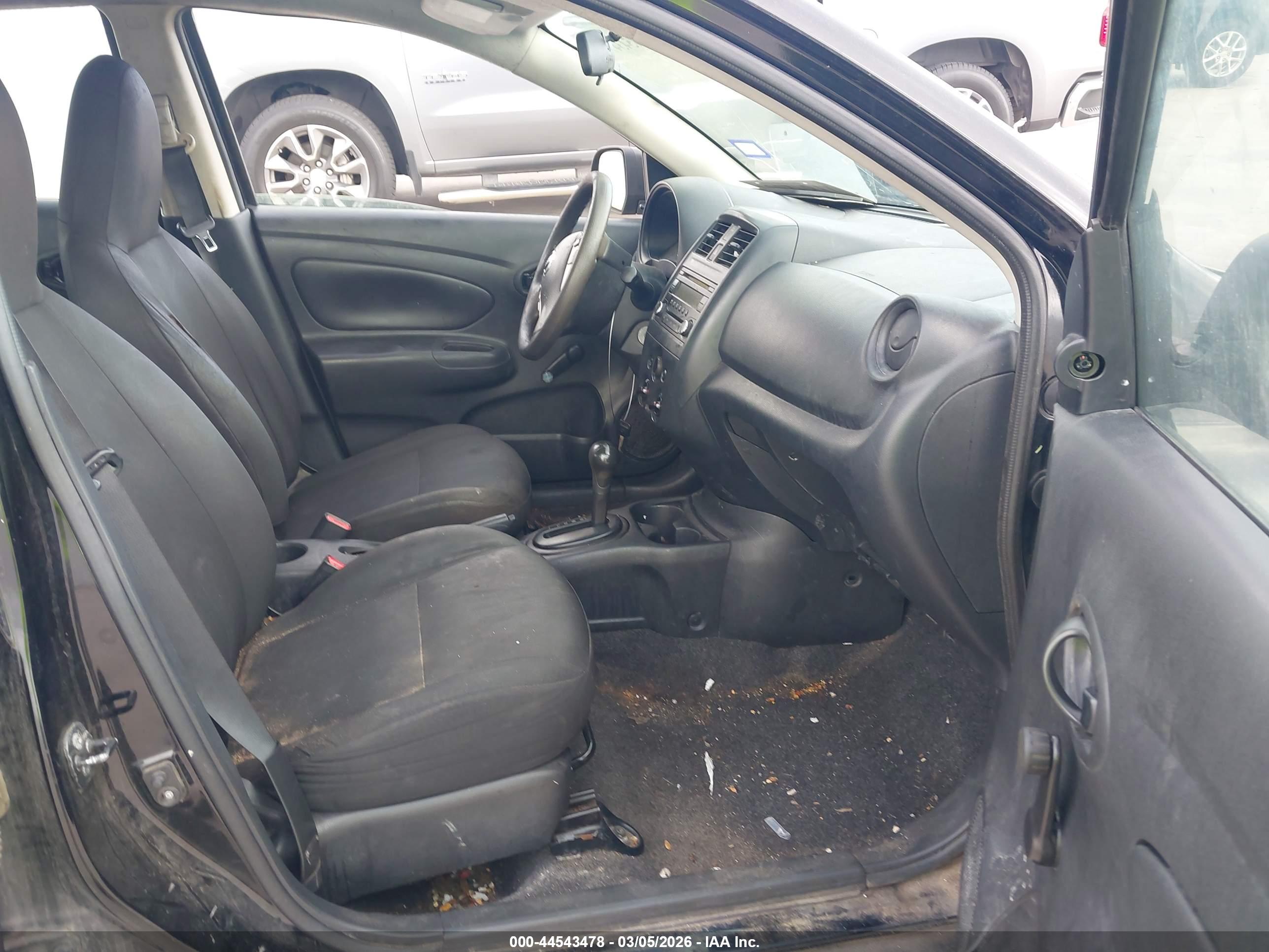 NISSAN VERSA image 5