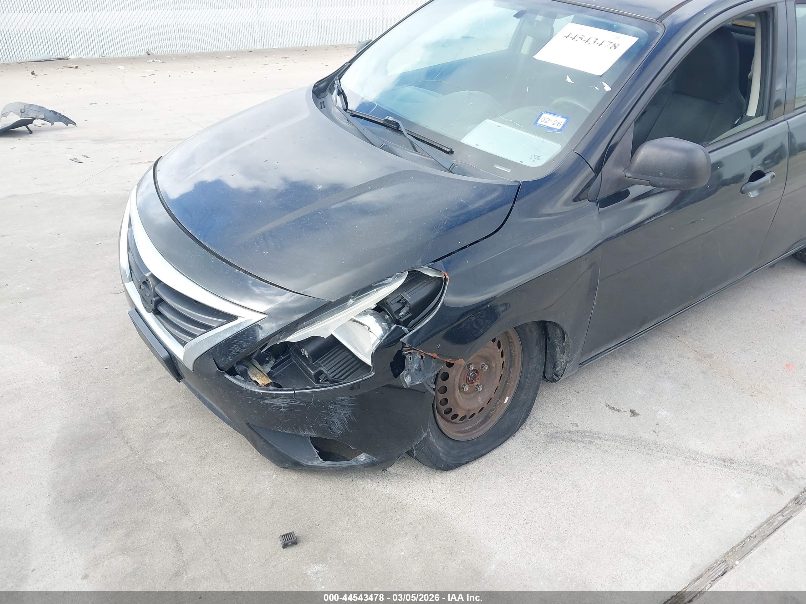 NISSAN VERSA image 6