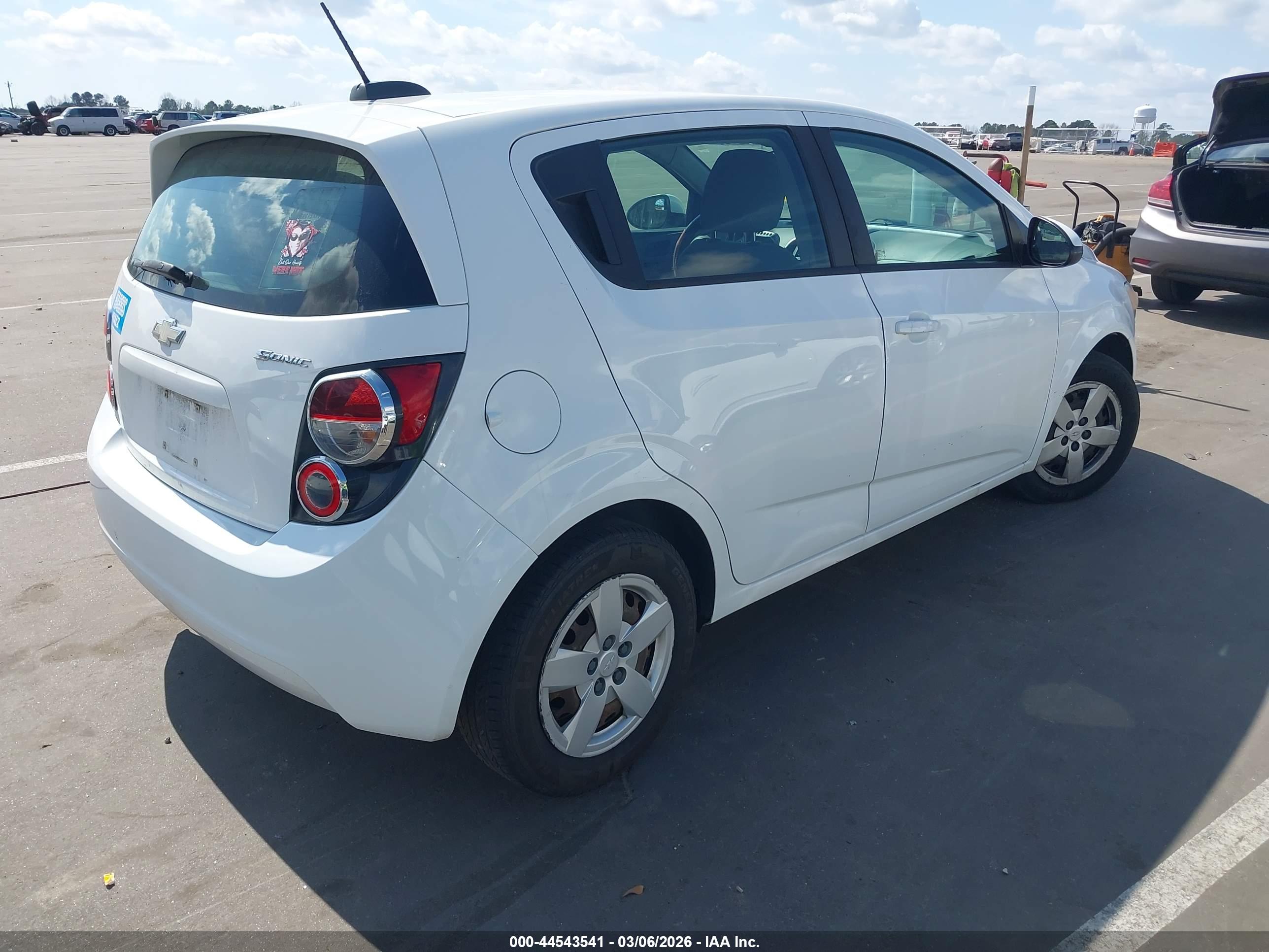 CHEVROLET SONIC image 4