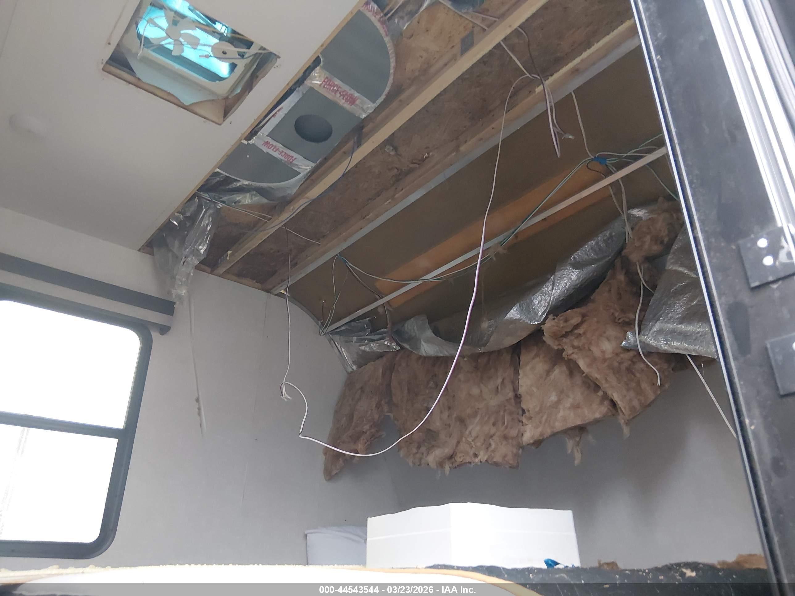WINNEBAGO VOYAGE image 8