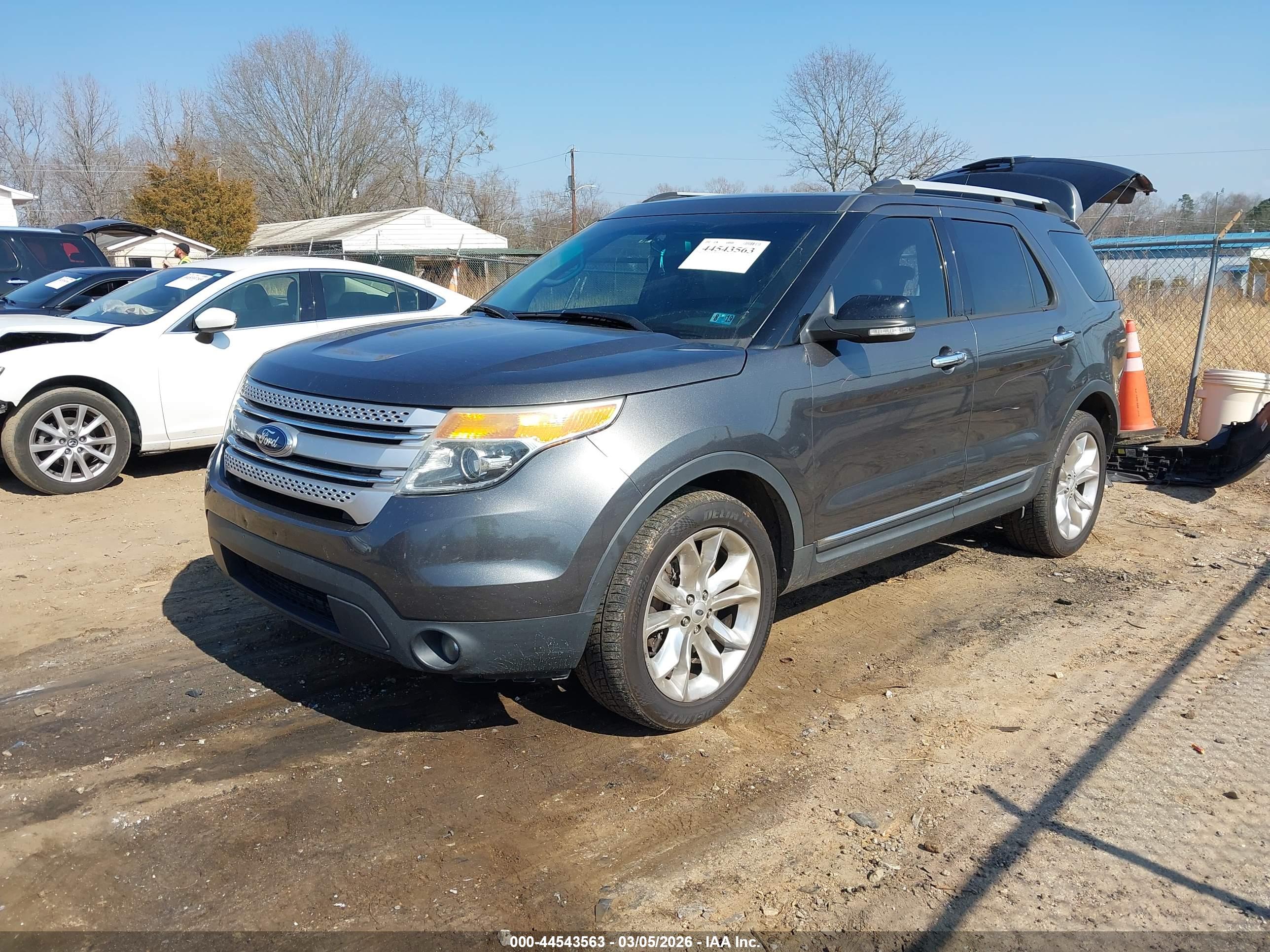 FORD EXPLORER image 2