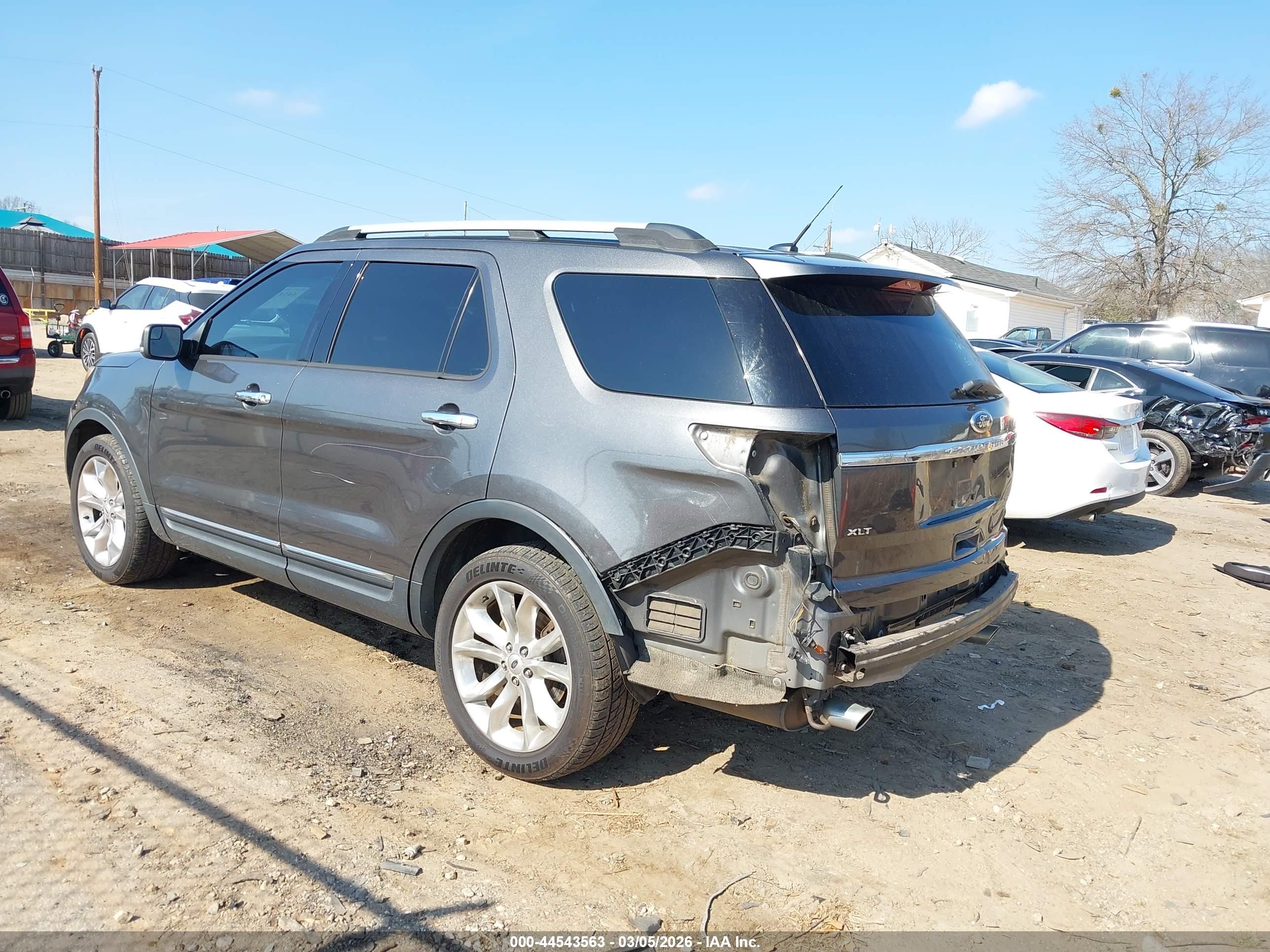 FORD EXPLORER image 3