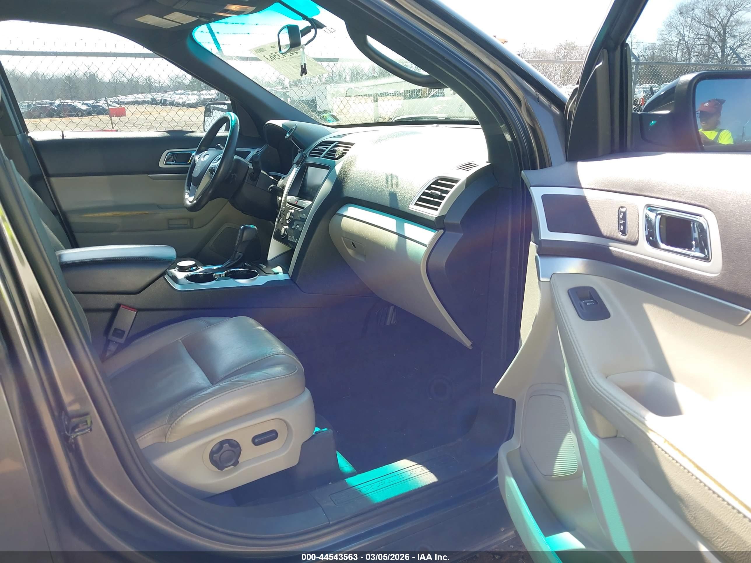 FORD EXPLORER image 5