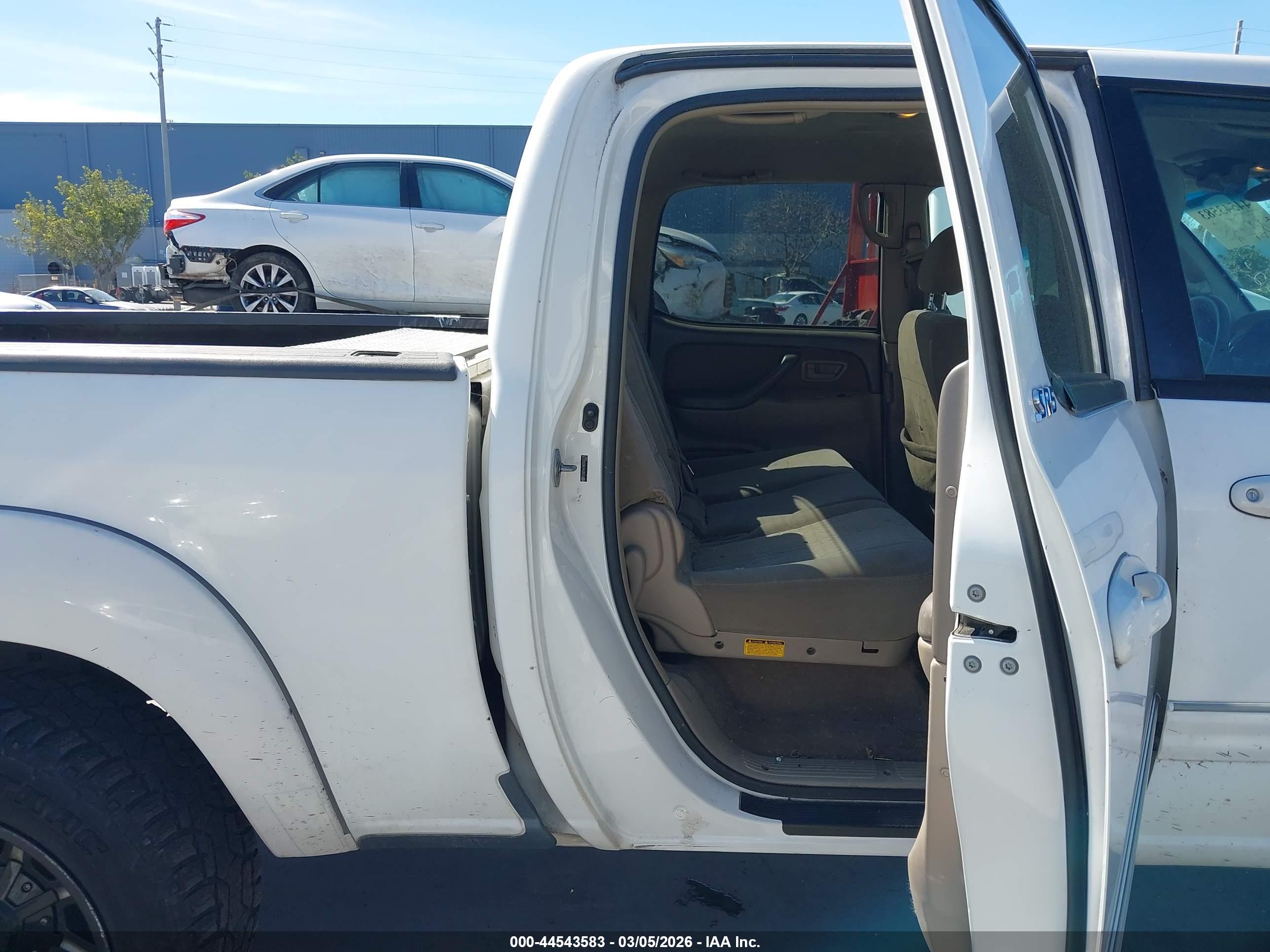 TOYOTA TUNDRA image 8