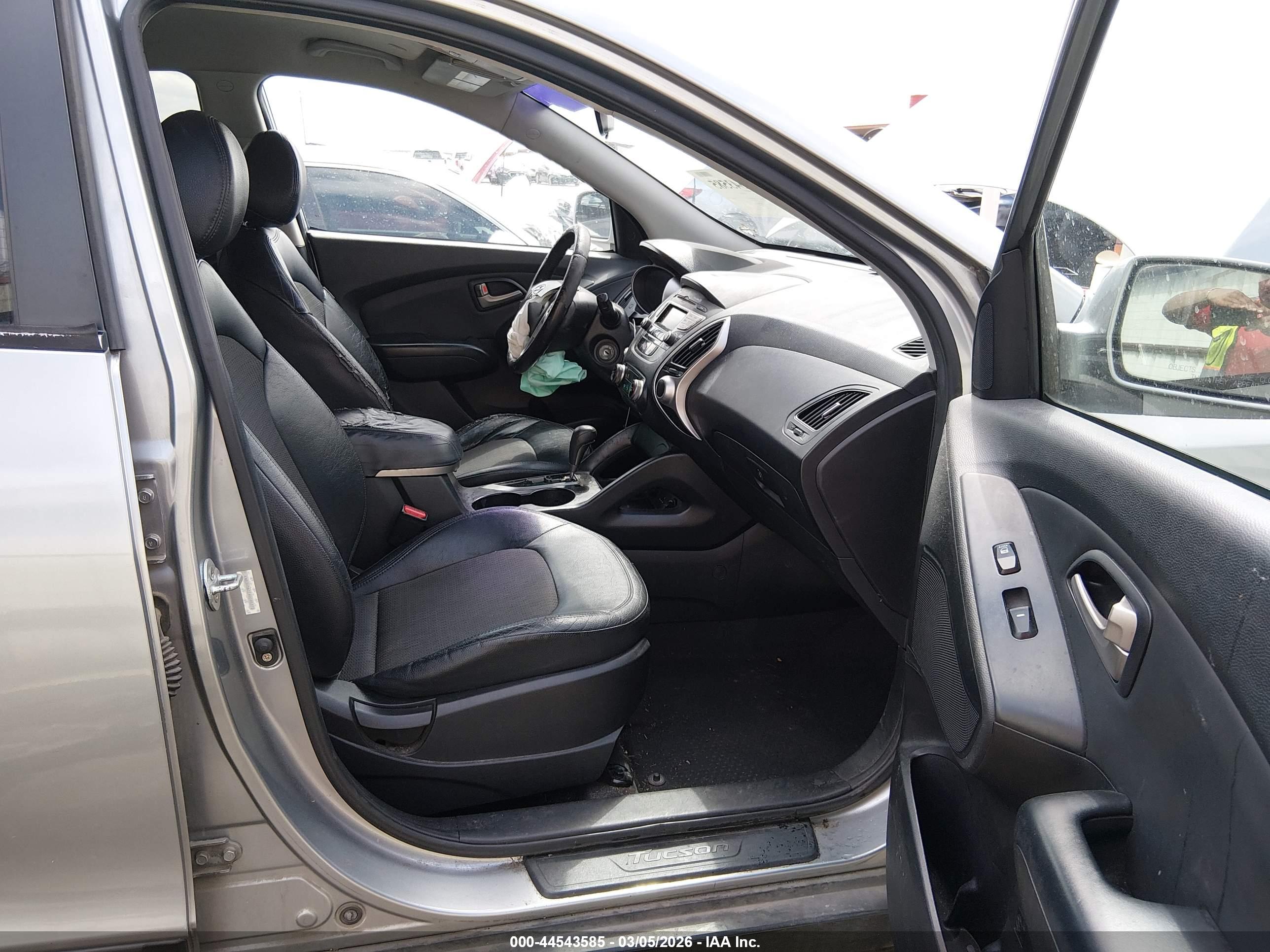 HYUNDAI TUCSON image 5