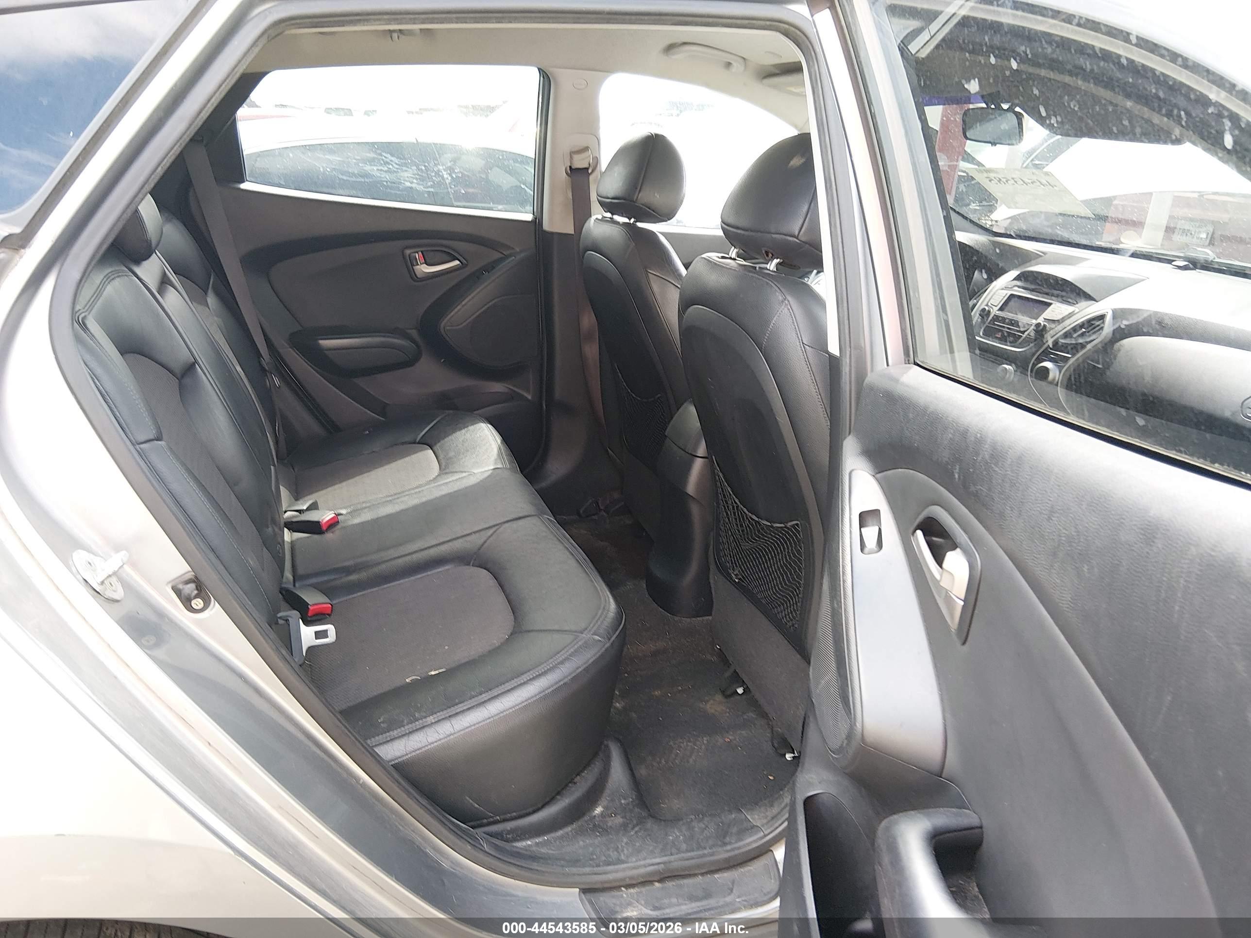 HYUNDAI TUCSON image 8
