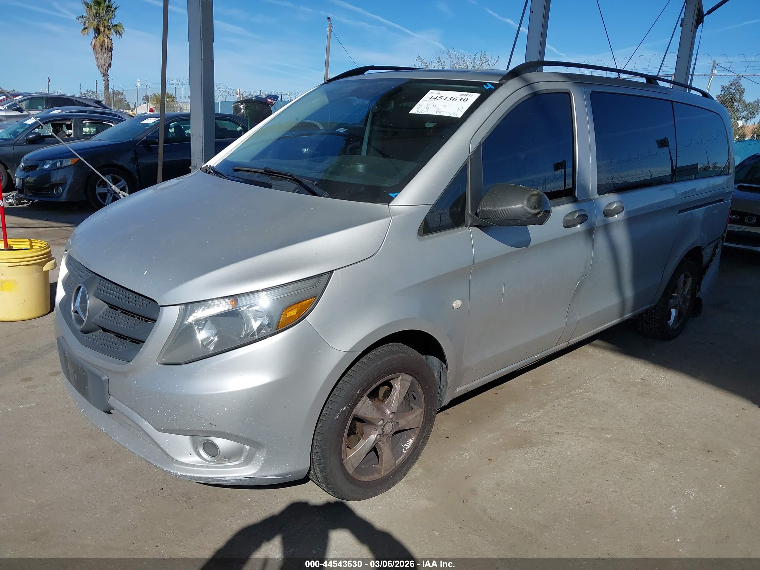 MERCEDES-BENZ METRIS image 2