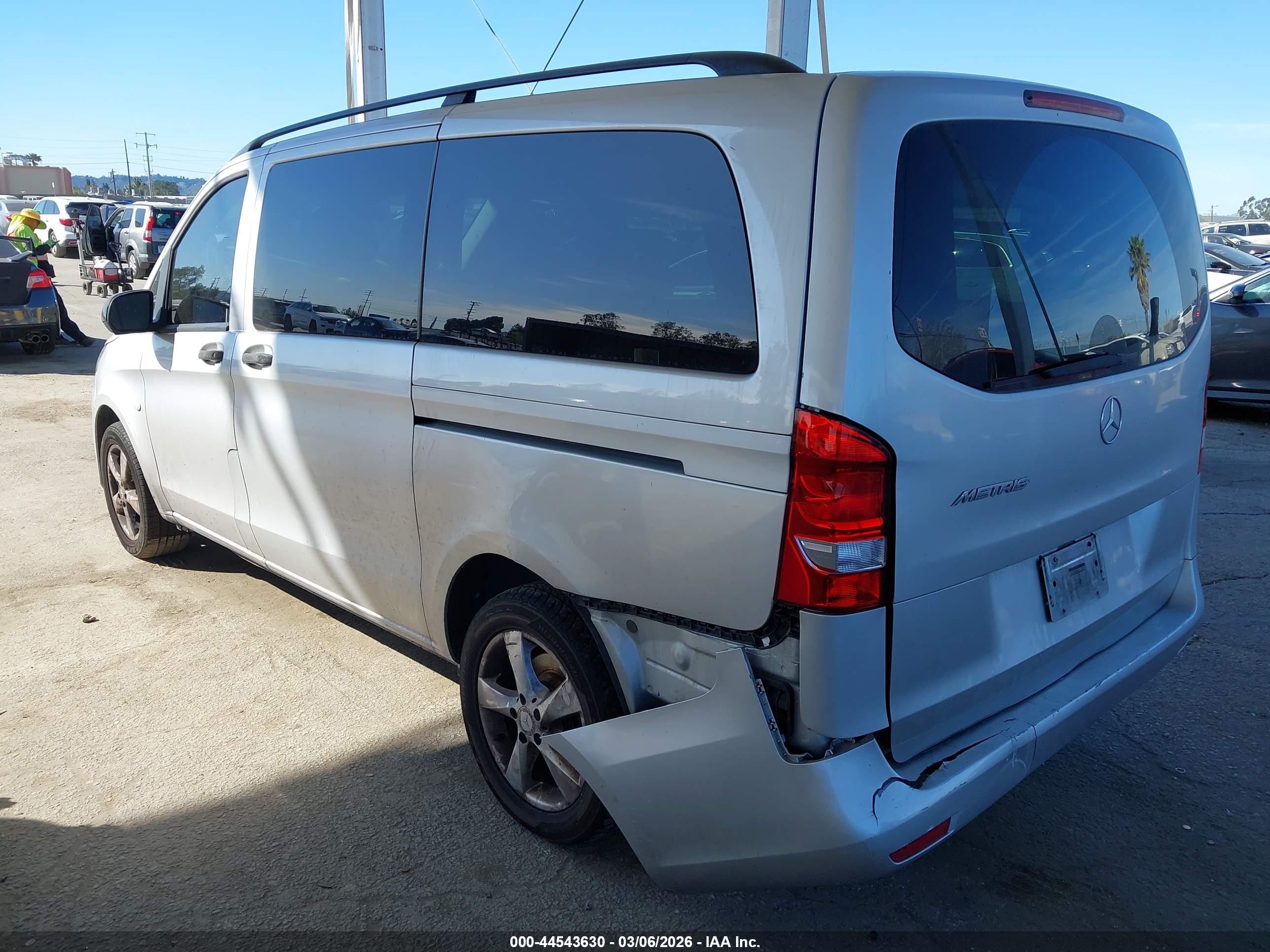 MERCEDES-BENZ METRIS image 3