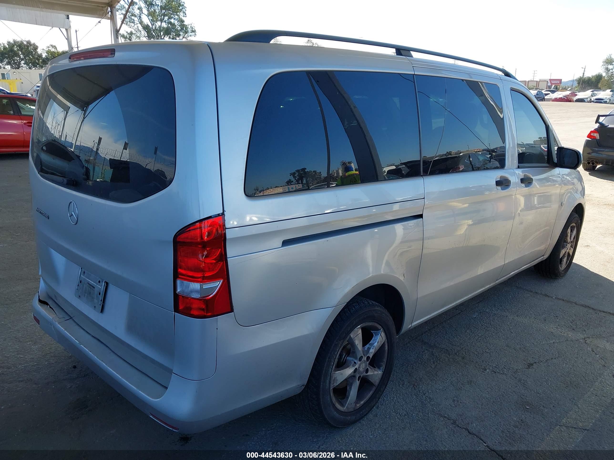 MERCEDES-BENZ METRIS image 4