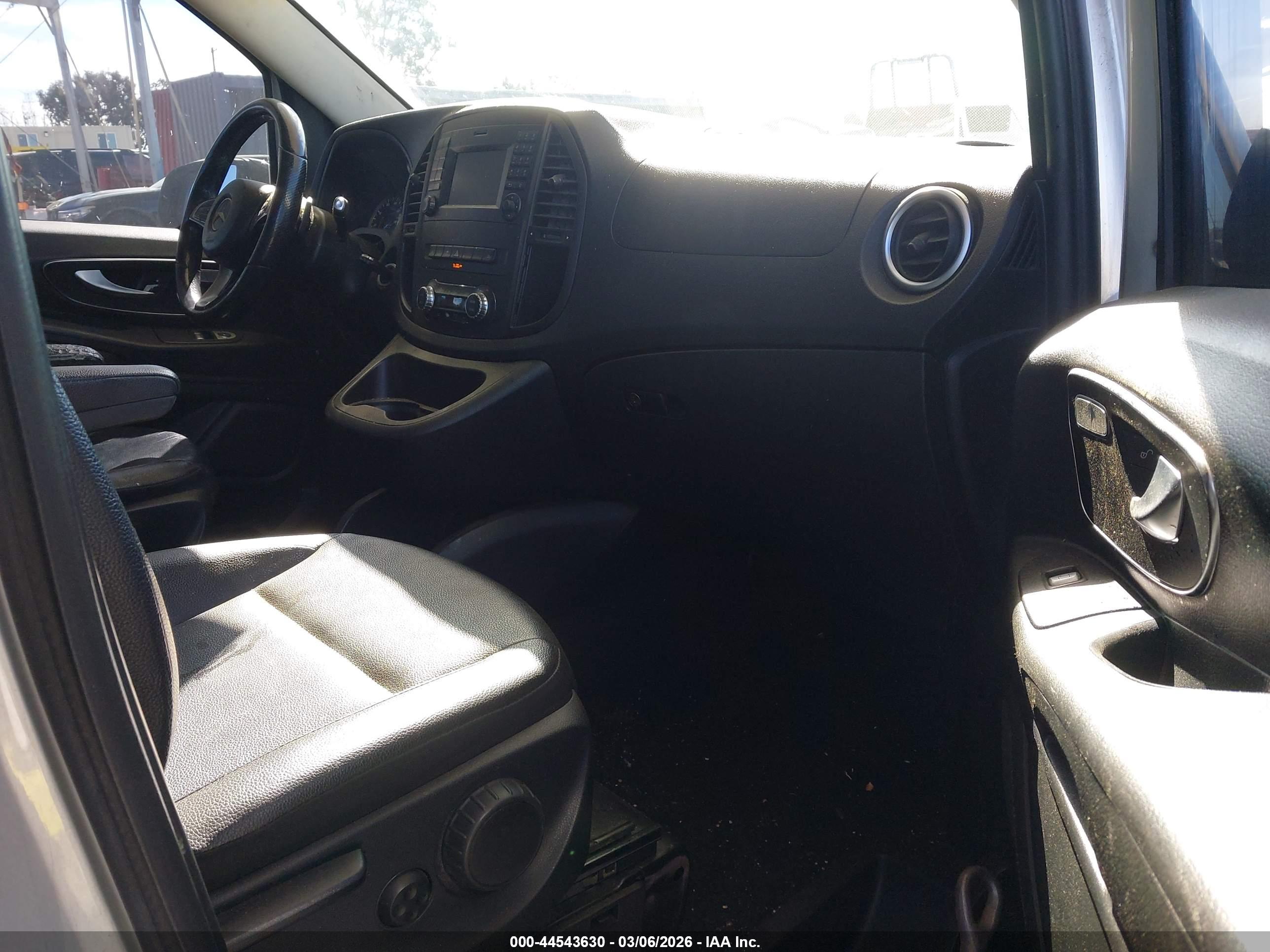 MERCEDES-BENZ METRIS image 5