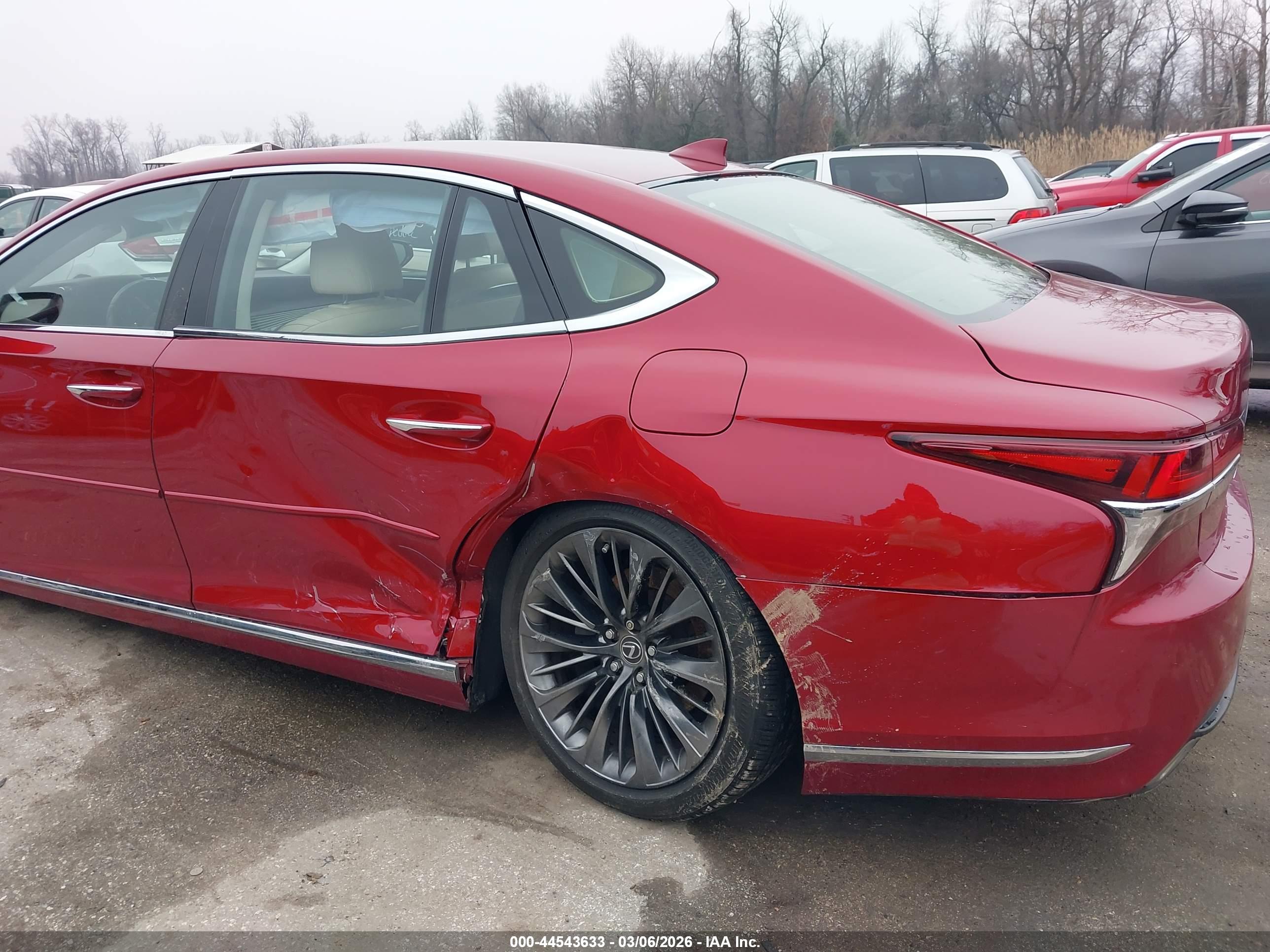 LEXUS LS image 6