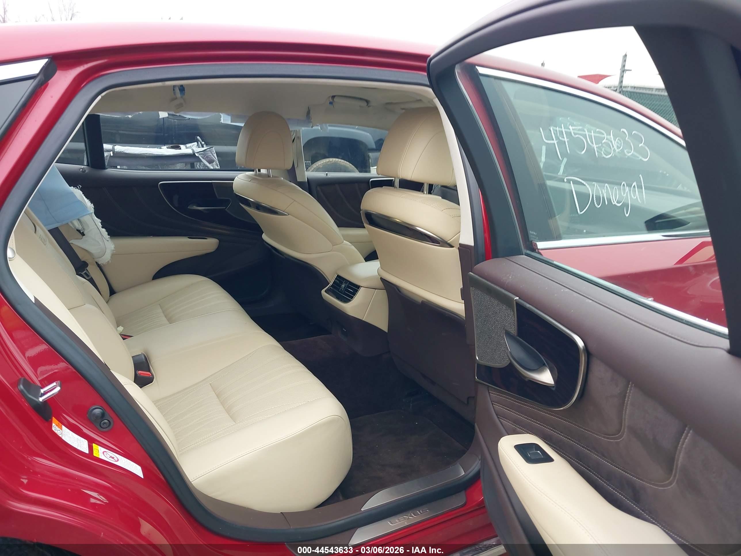 LEXUS LS image 8