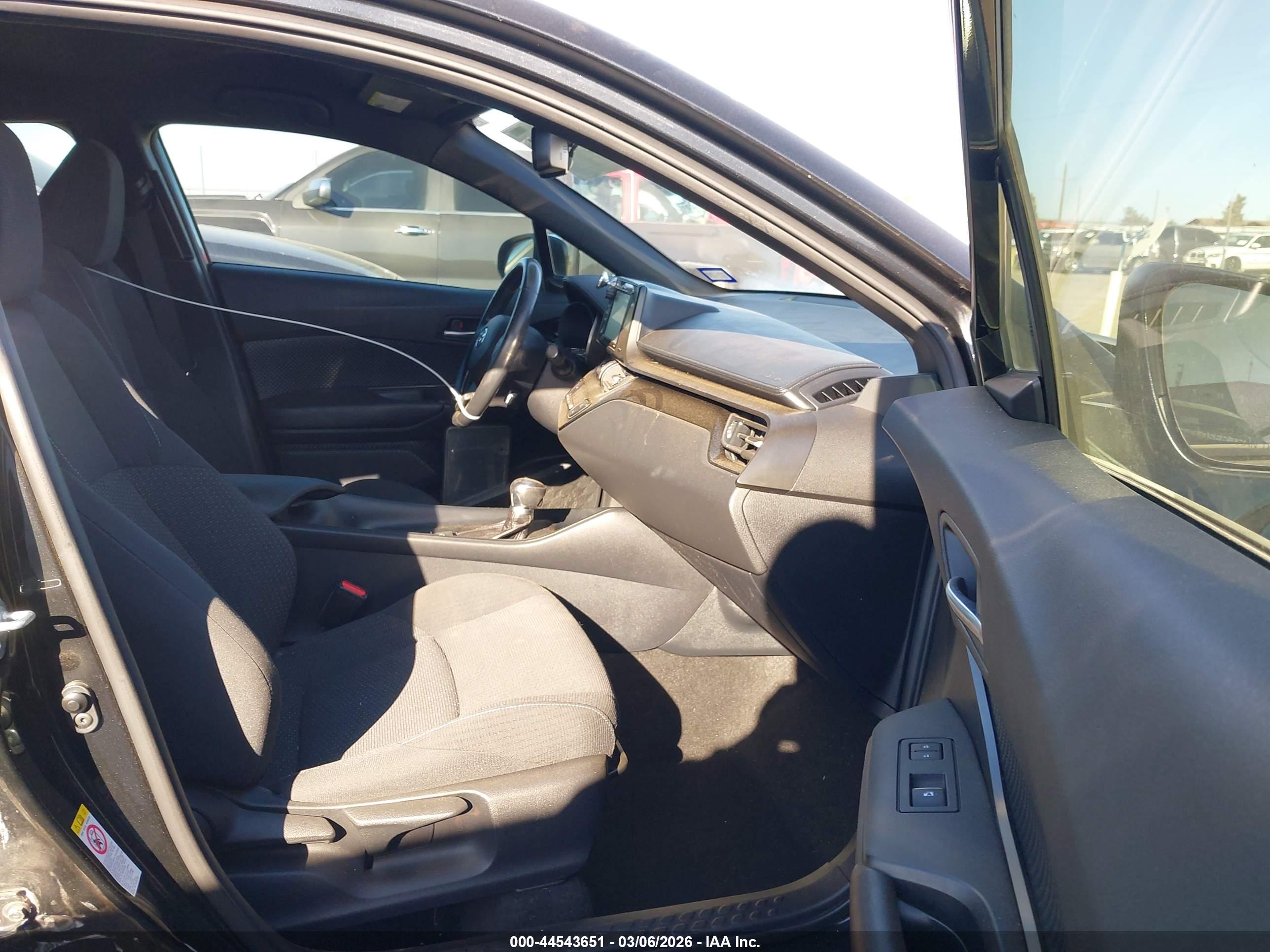 TOYOTA C-HR image 5