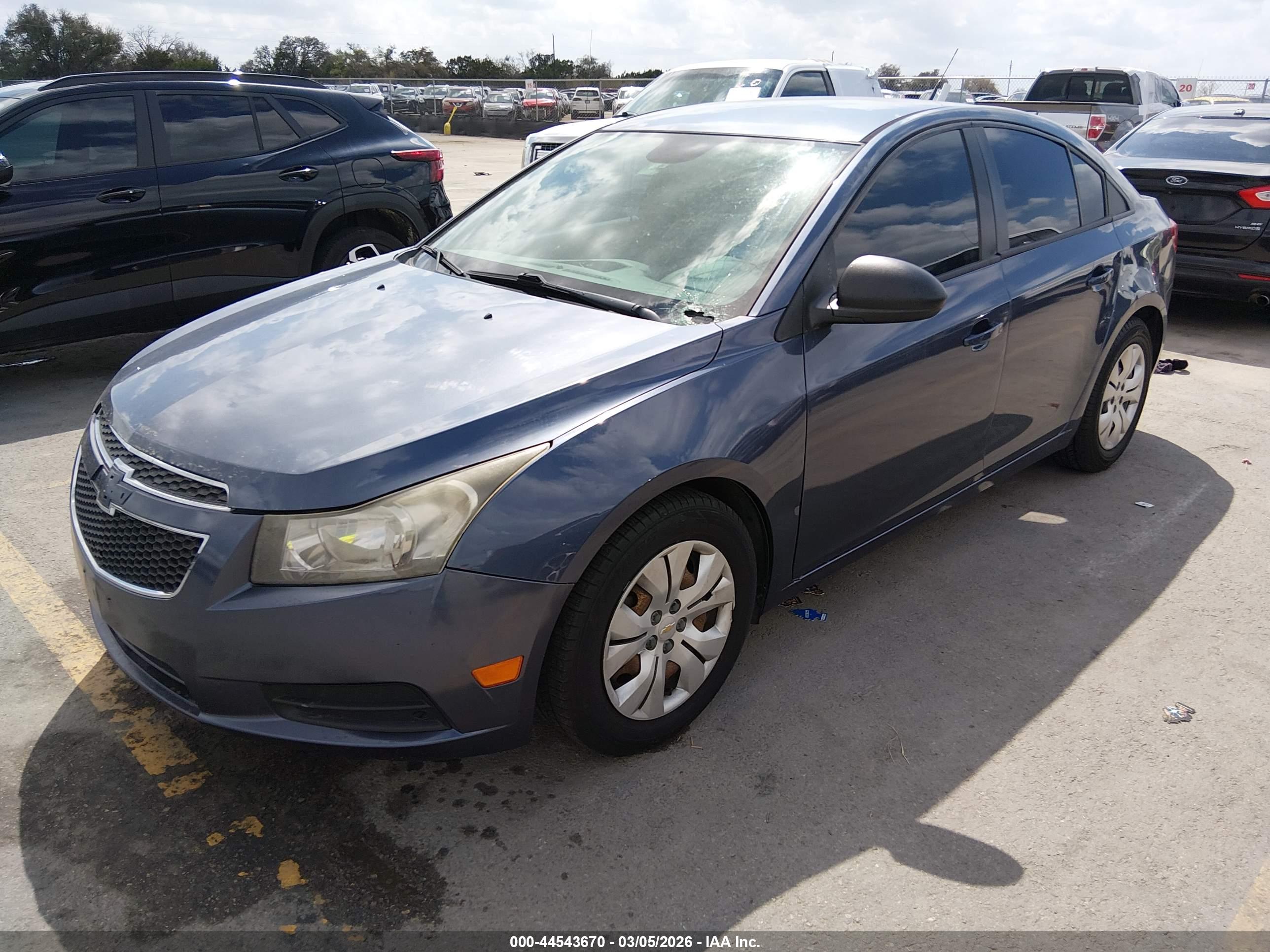 CHEVROLET CRUZE image 2
