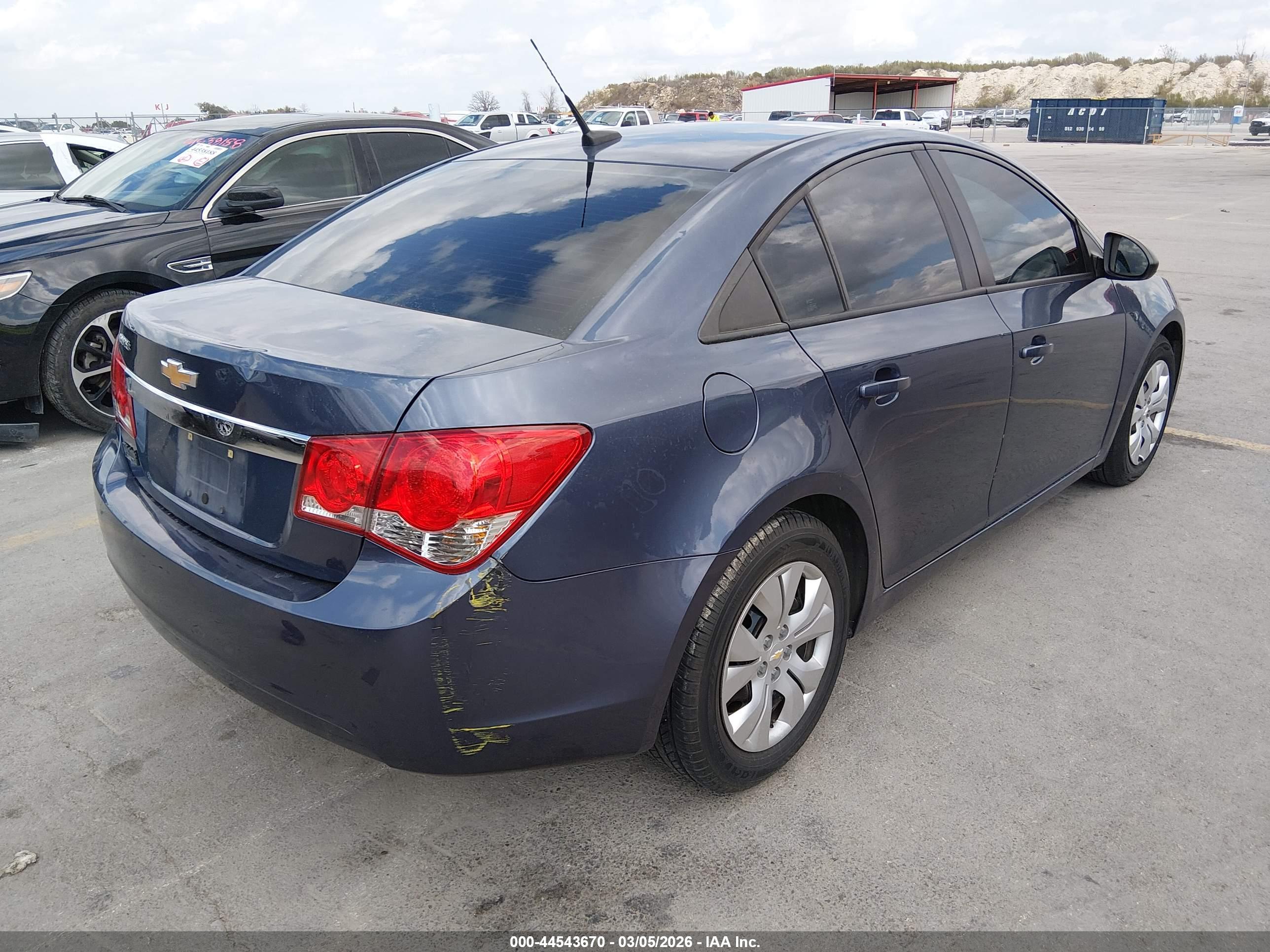 CHEVROLET CRUZE image 4