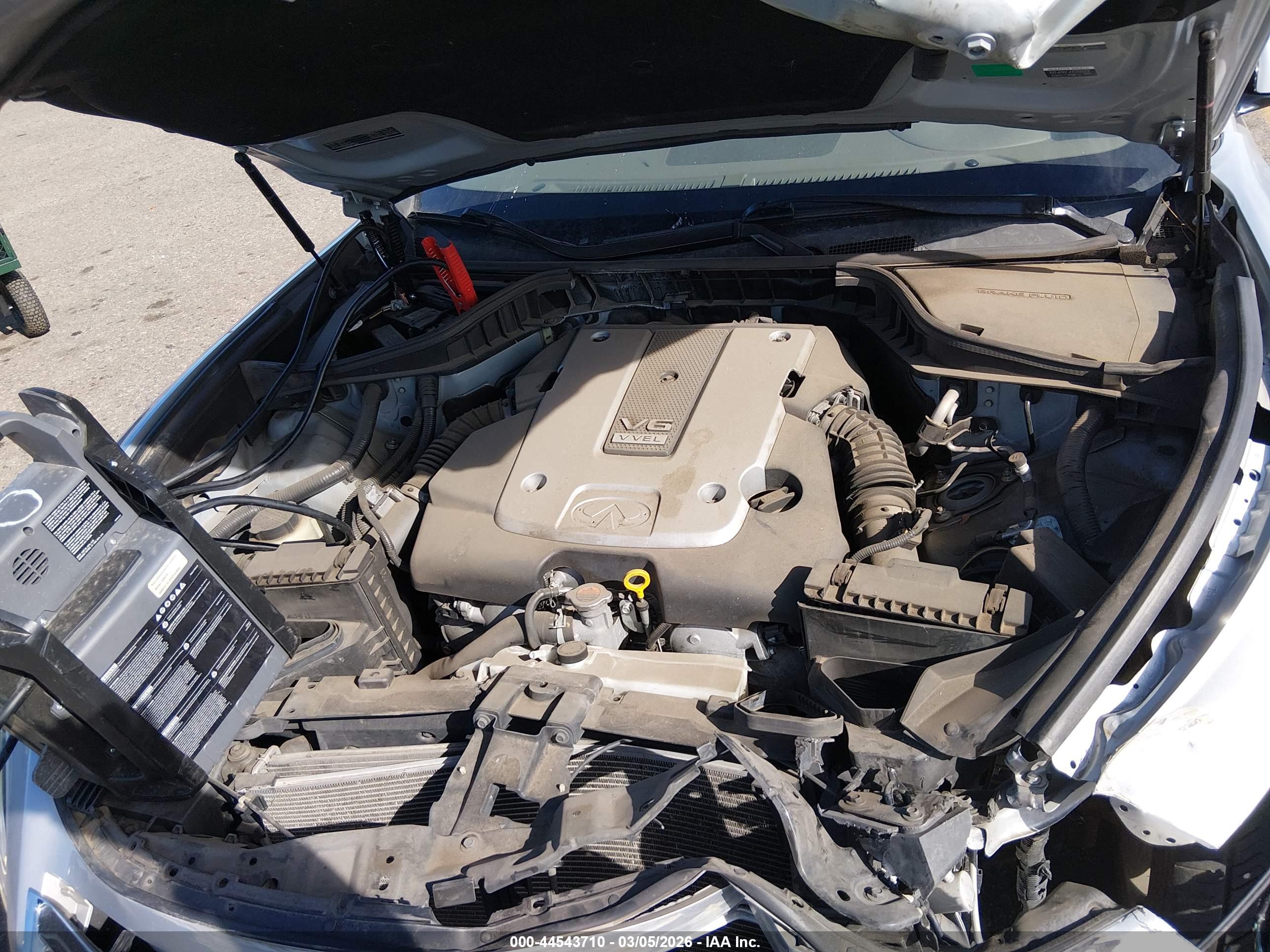 INFINITI Q70 image 10