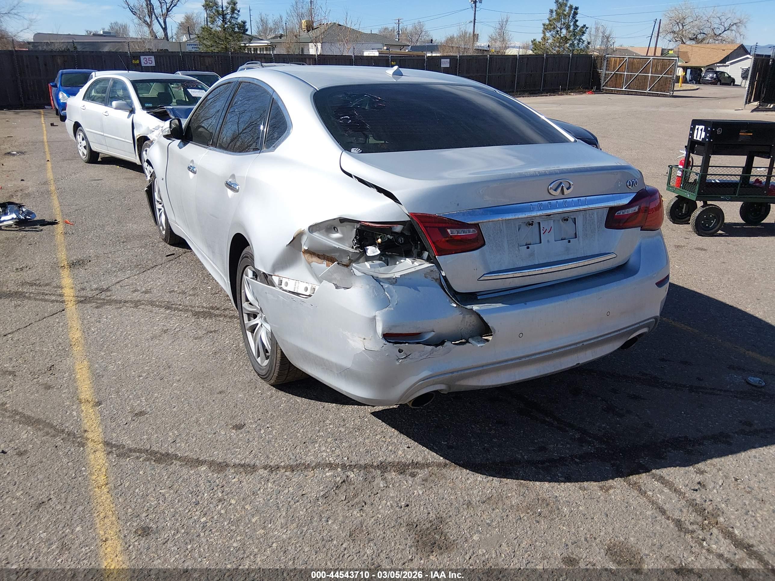 INFINITI Q70 image 3