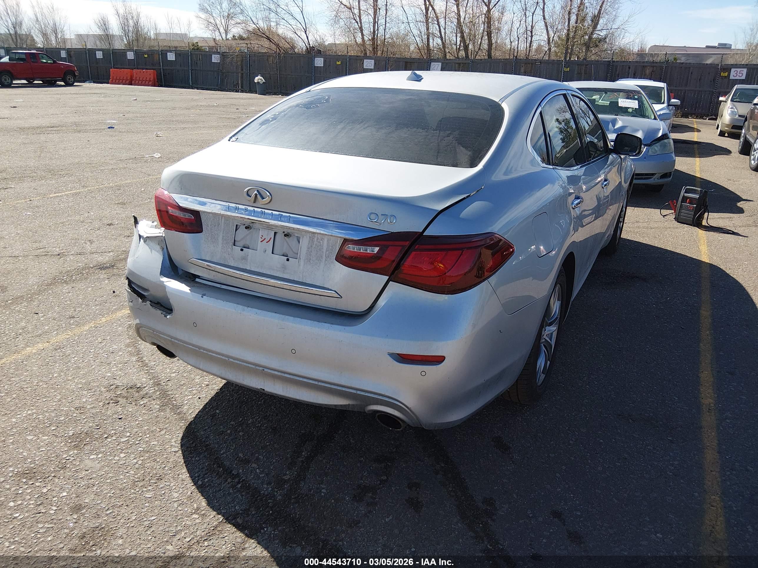 INFINITI Q70 image 4