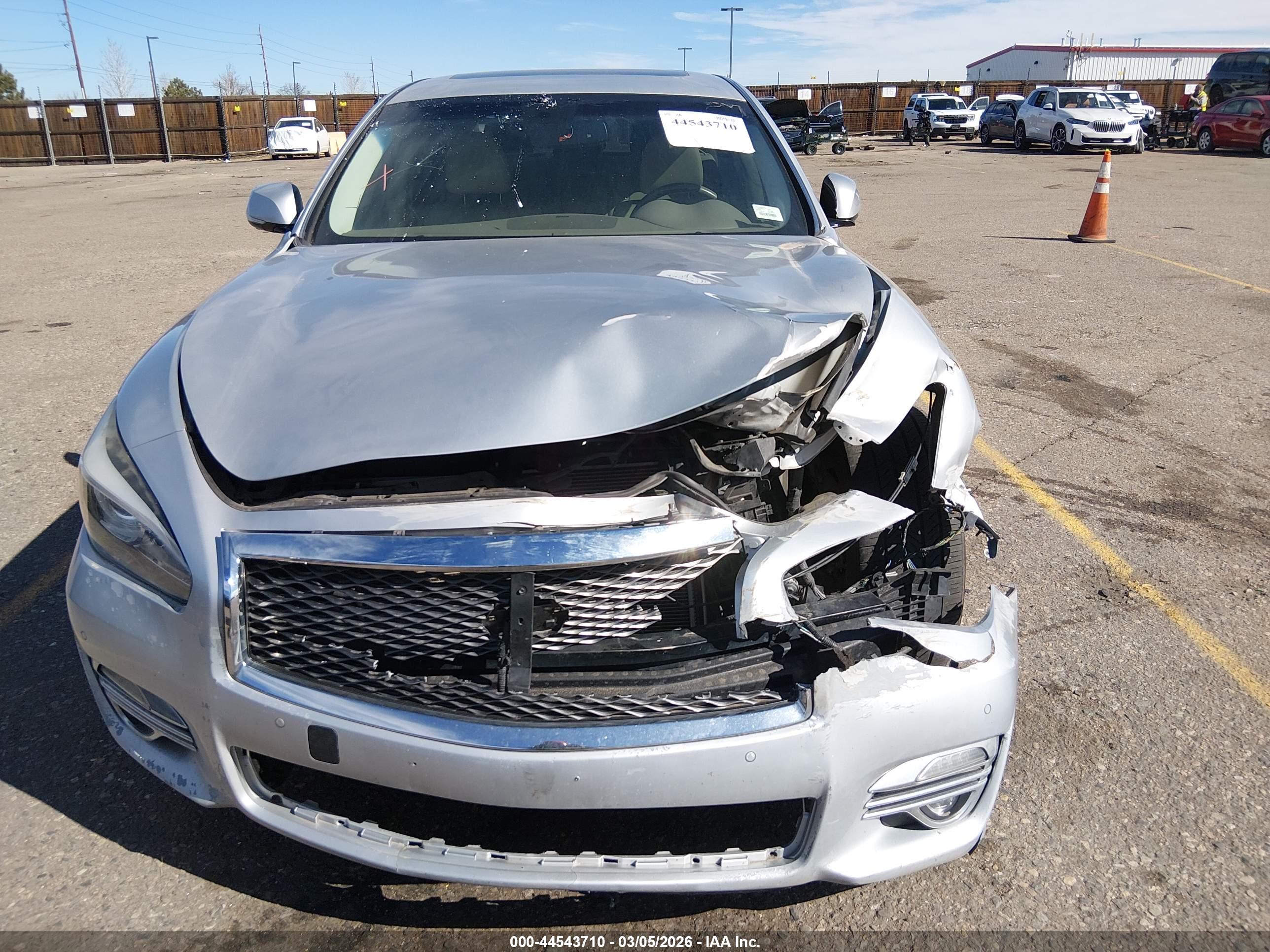 INFINITI Q70 image 6