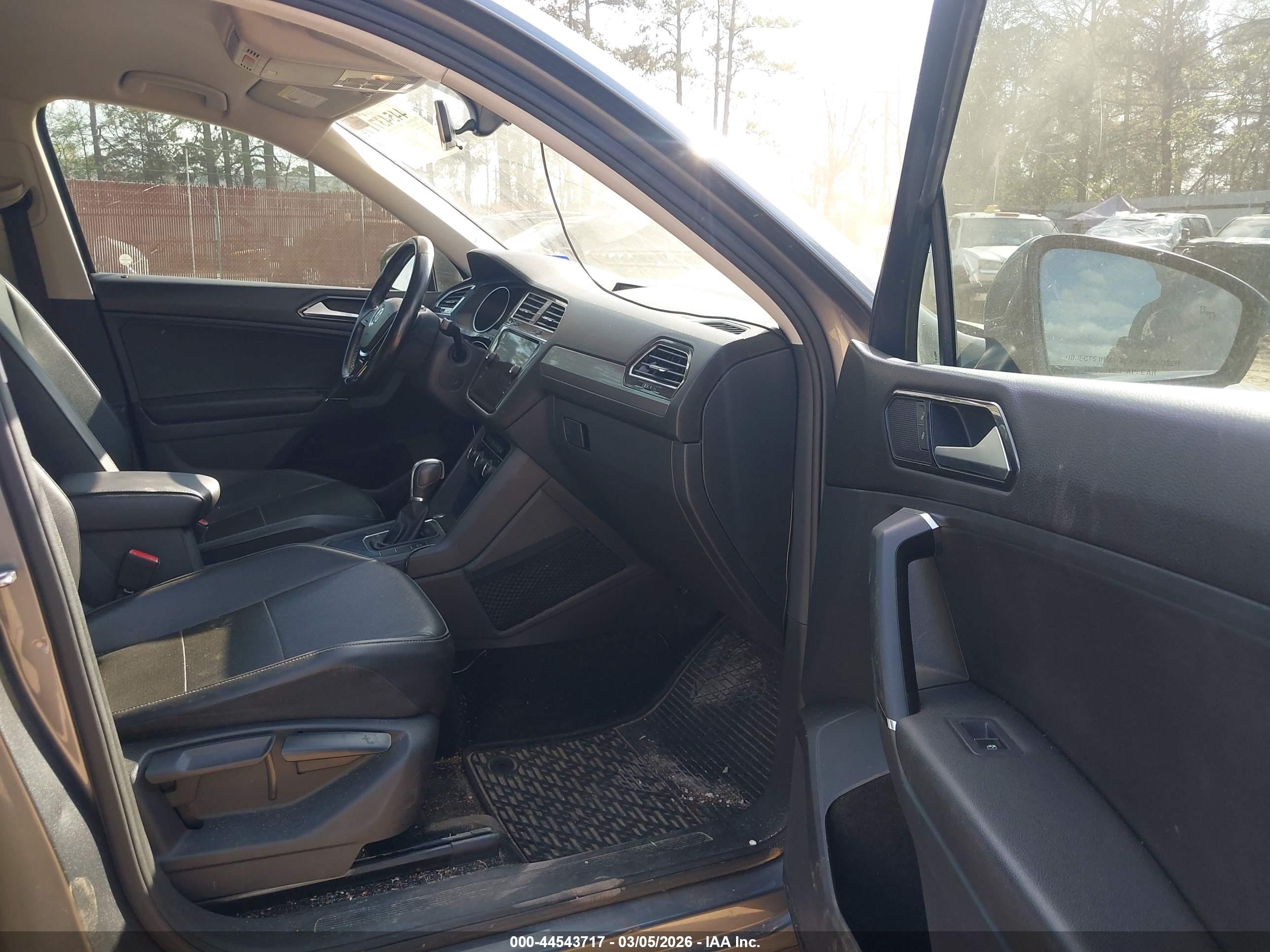 VOLKSWAGEN TIGUAN image 5