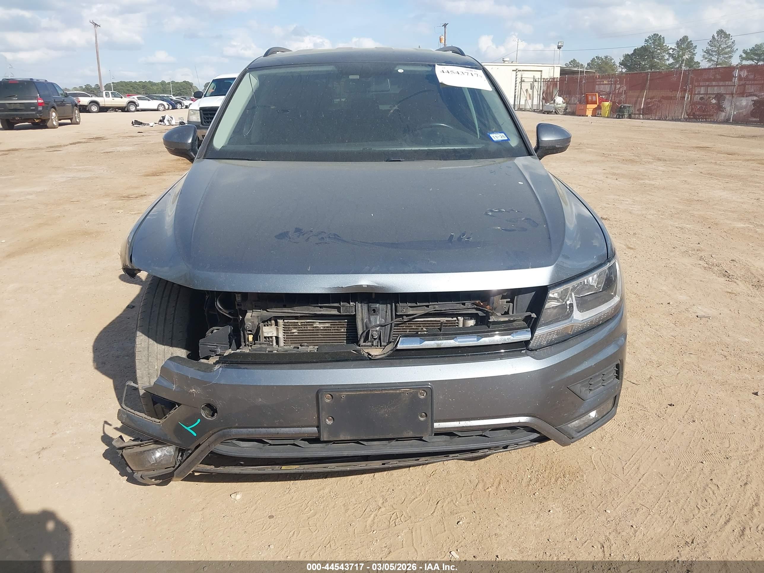 VOLKSWAGEN TIGUAN image 6