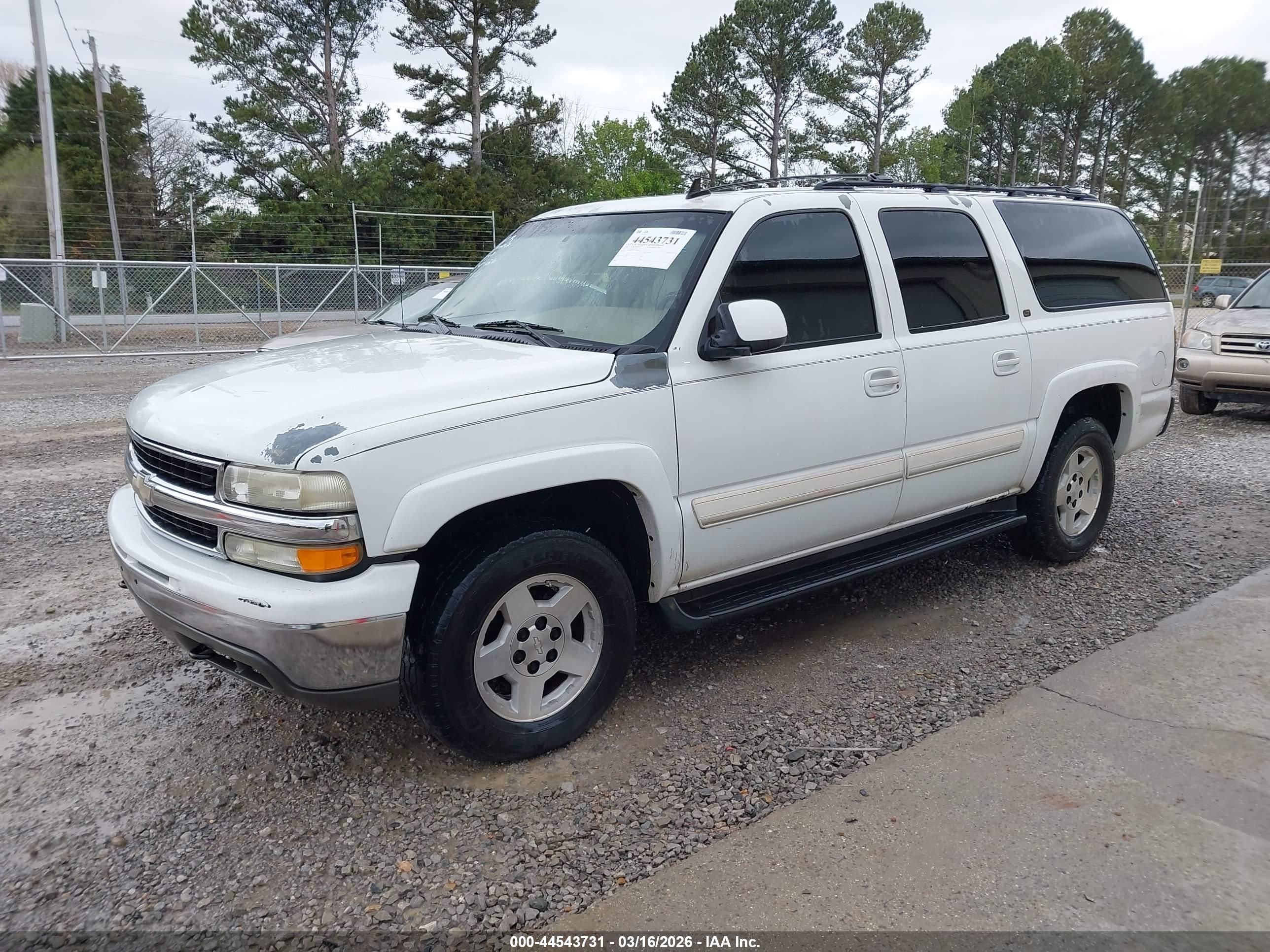 CHEVROLET SUBURBAN image 2
