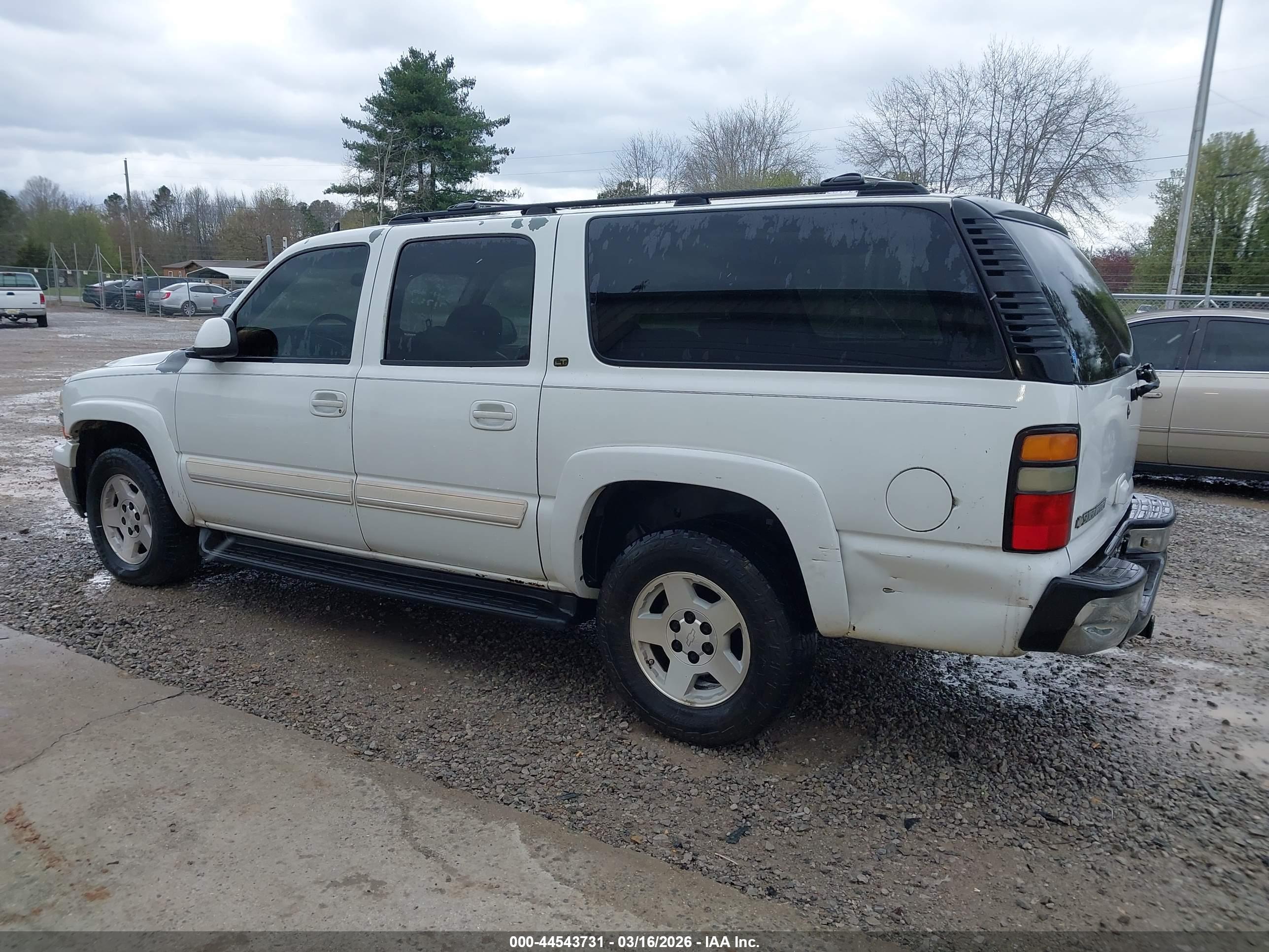 CHEVROLET SUBURBAN image 6