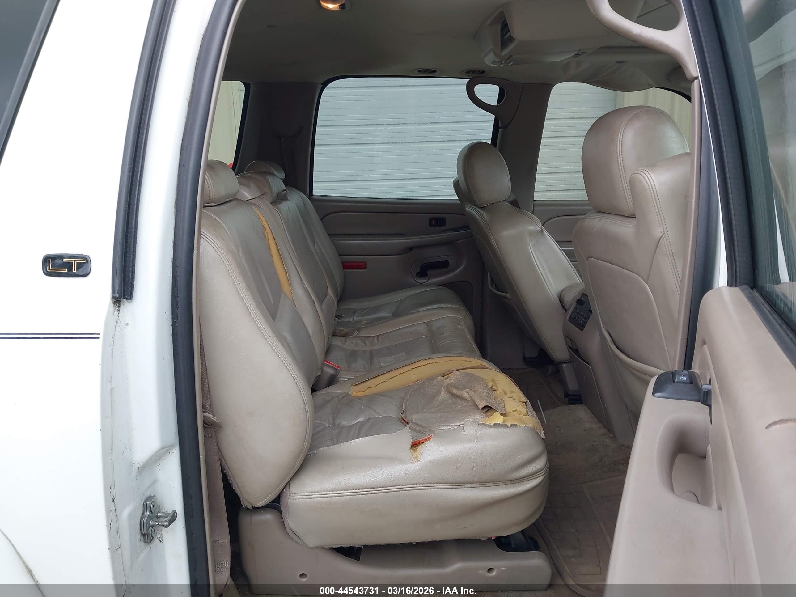 CHEVROLET SUBURBAN image 8