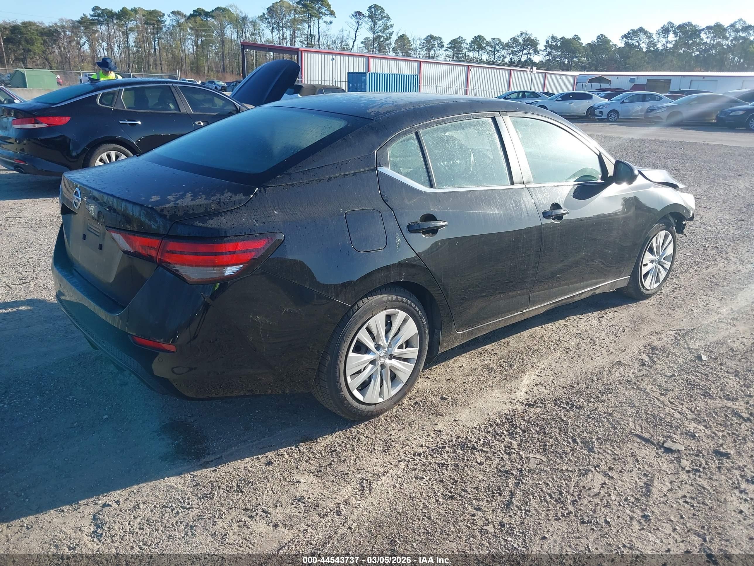 NISSAN SENTRA image 4