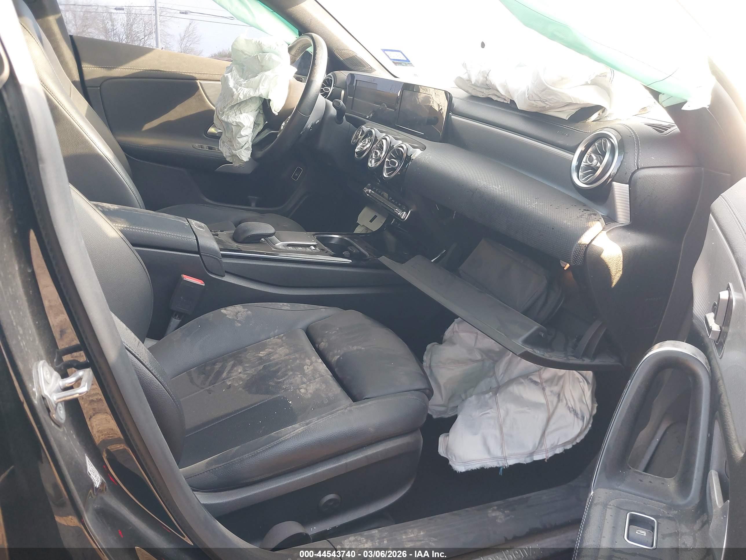 MERCEDES-BENZ CLA image 5