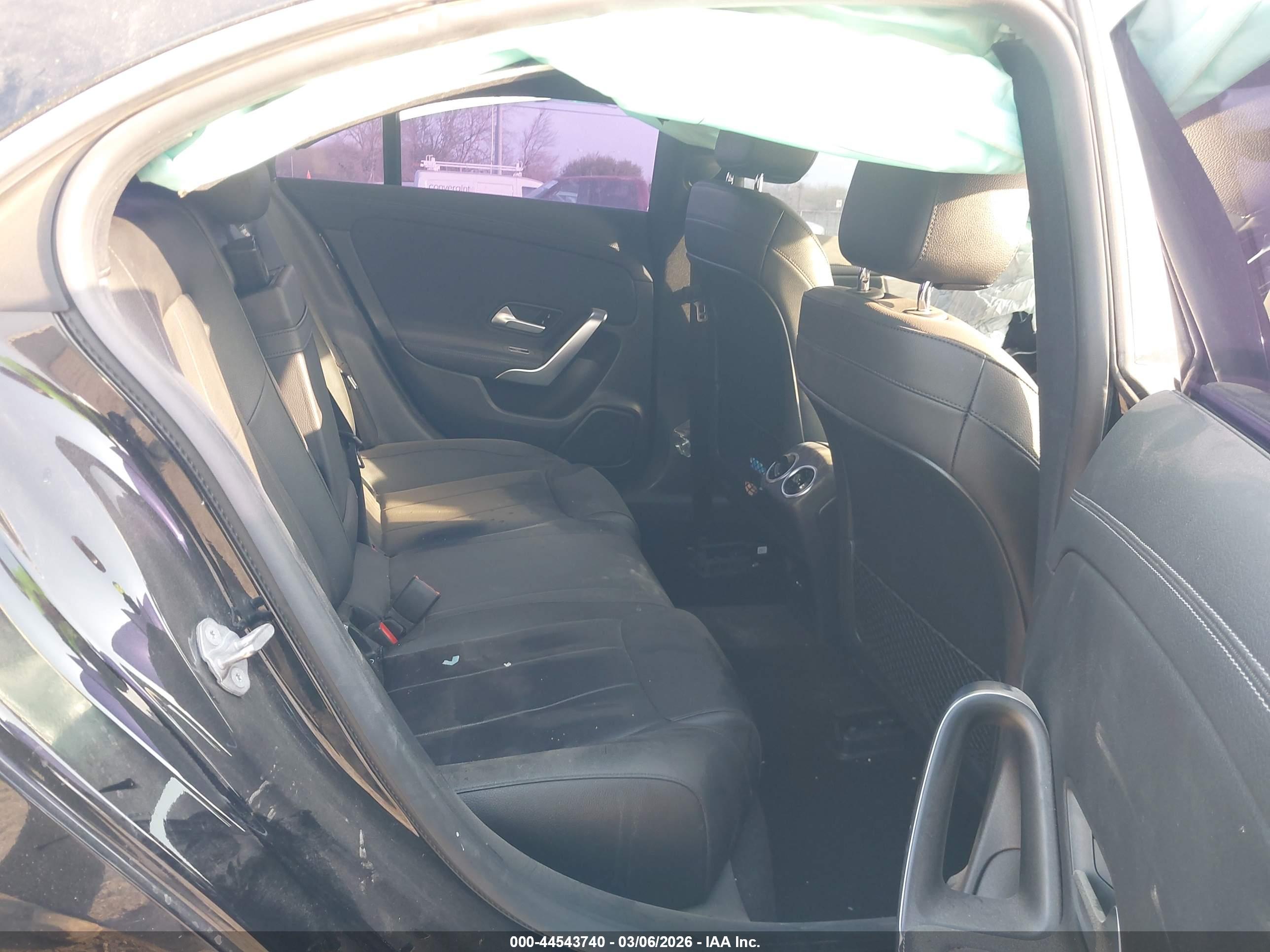 MERCEDES-BENZ CLA image 8