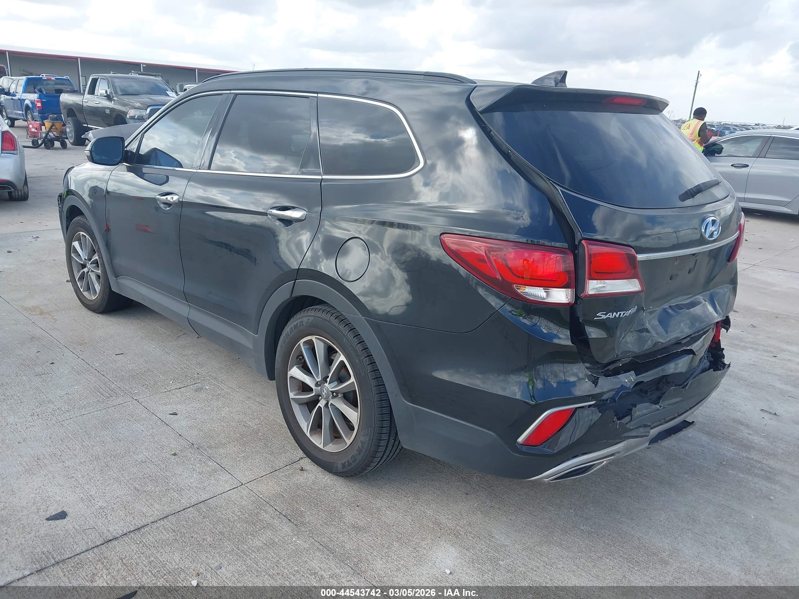 HYUNDAI SANTA image 3
