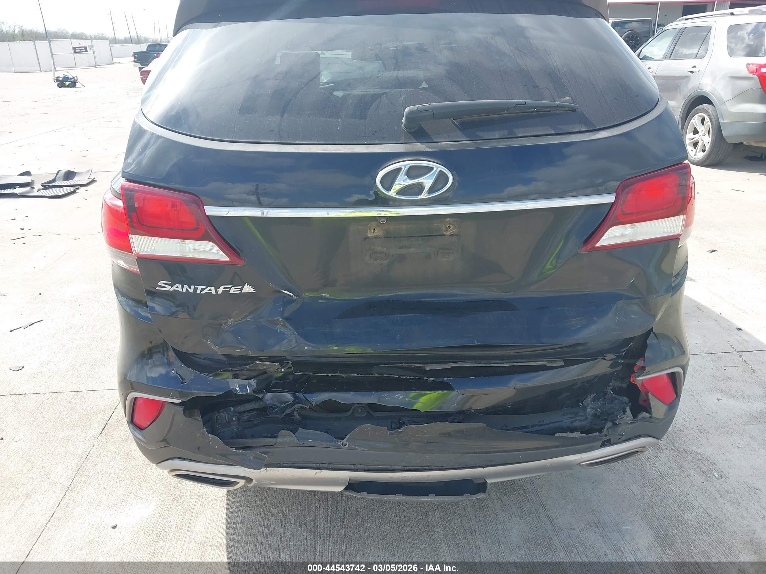 HYUNDAI SANTA image 6