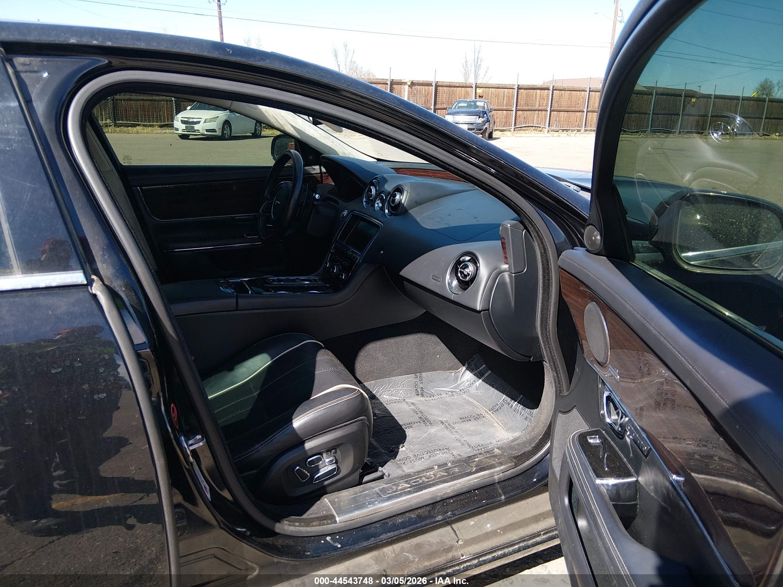 JAGUAR XJ image 5