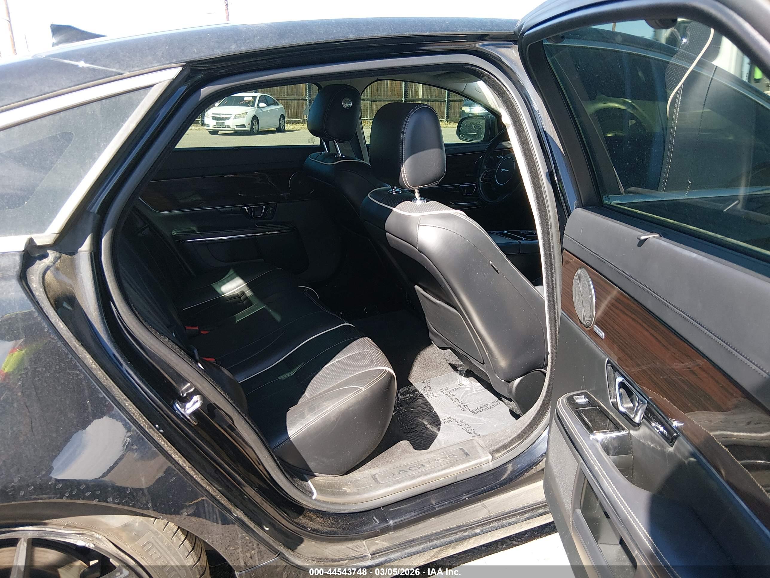 JAGUAR XJ image 8